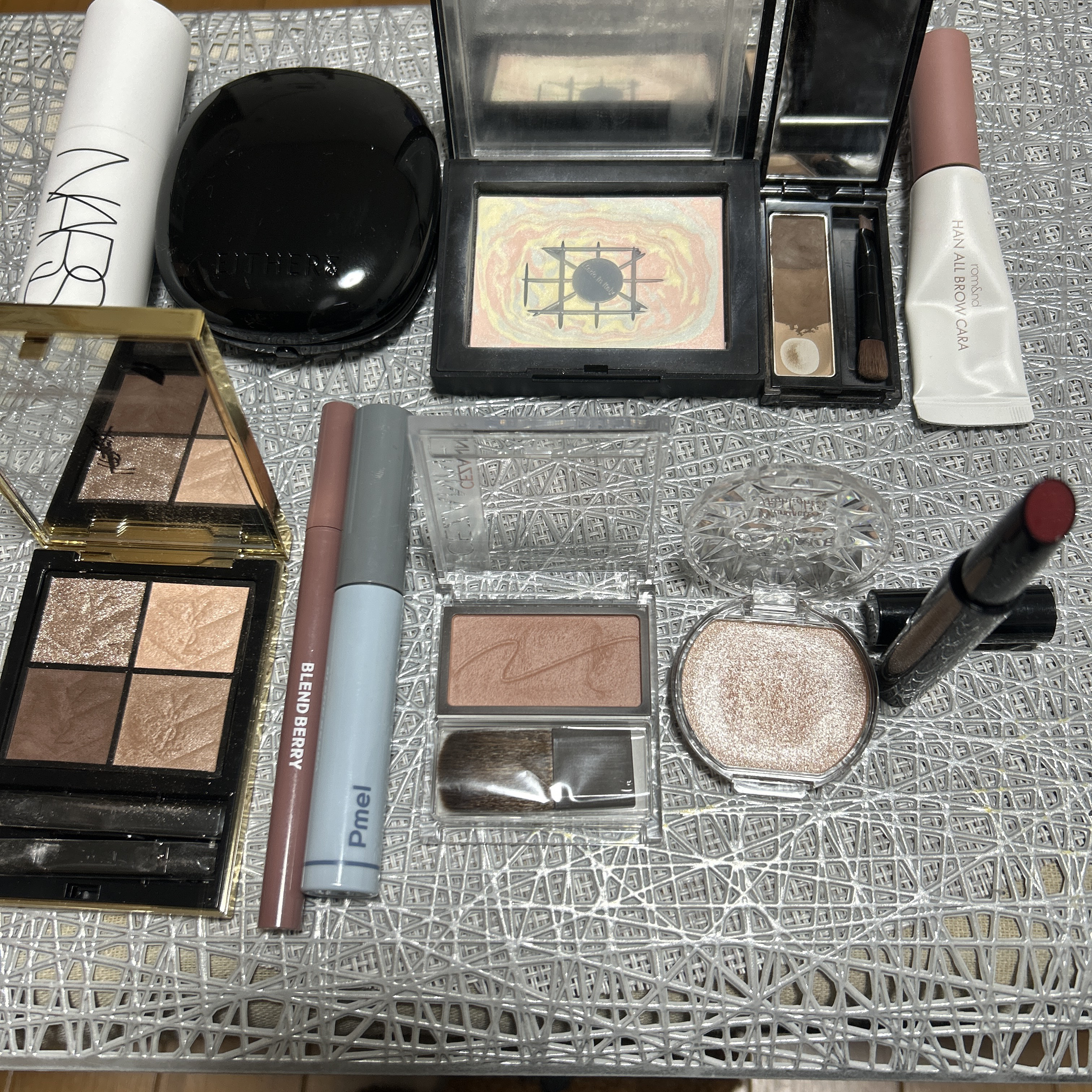 クチュール ミニ クラッチ/YVES SAINT LAURENT BEAUTE/アイシャドウパレットを使ったクチコミ（2枚目）