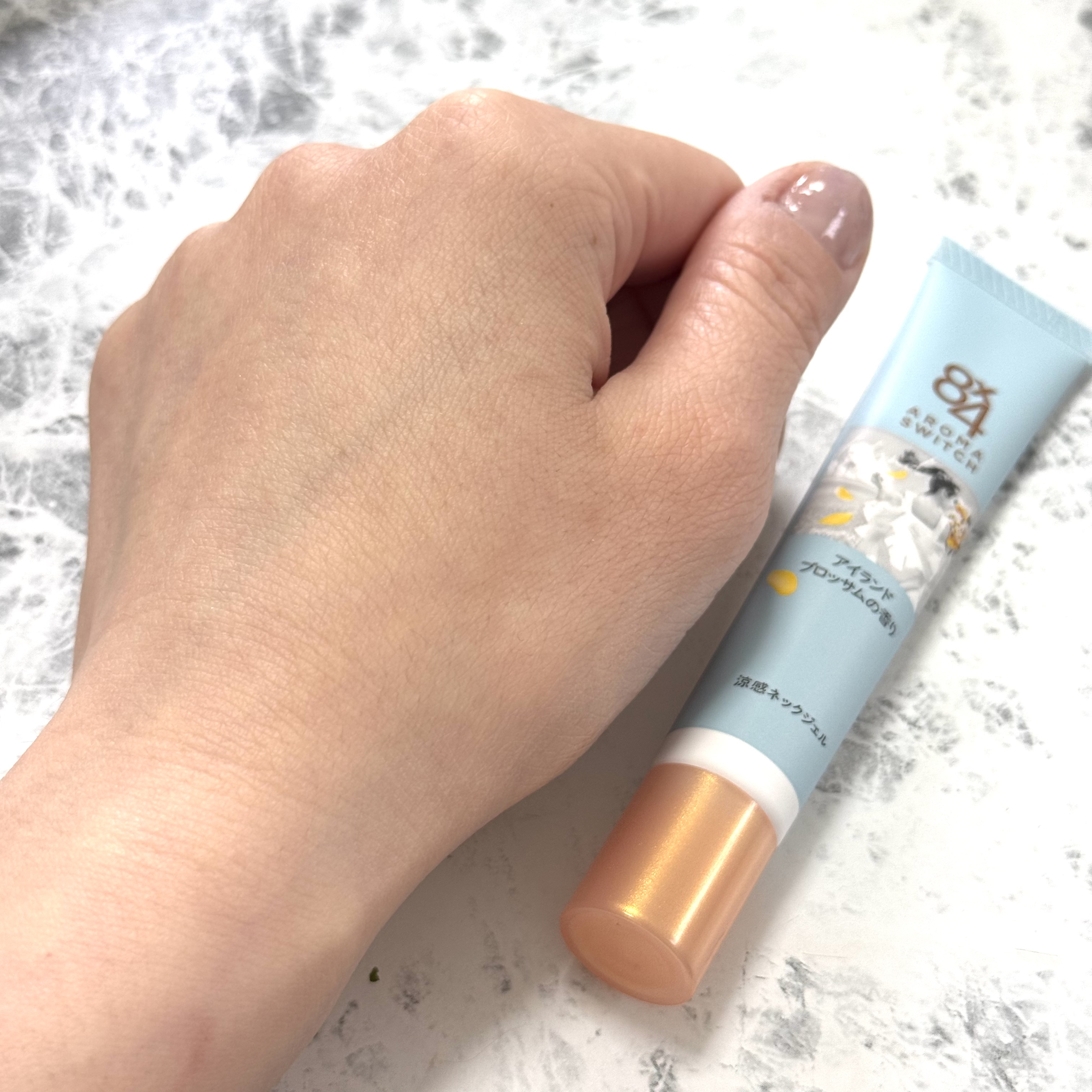 8x4 アロマスイッチ 涼感ネックジェル アイランドブロッサムの香り/８ｘ４/デオドラント・制汗剤を使ったクチコミ（3枚目）