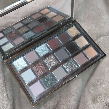 ICY NUDE eyeshadow palette/Huda Beauty/アイシャドウパレットを使ったクチコミ(1枚目)