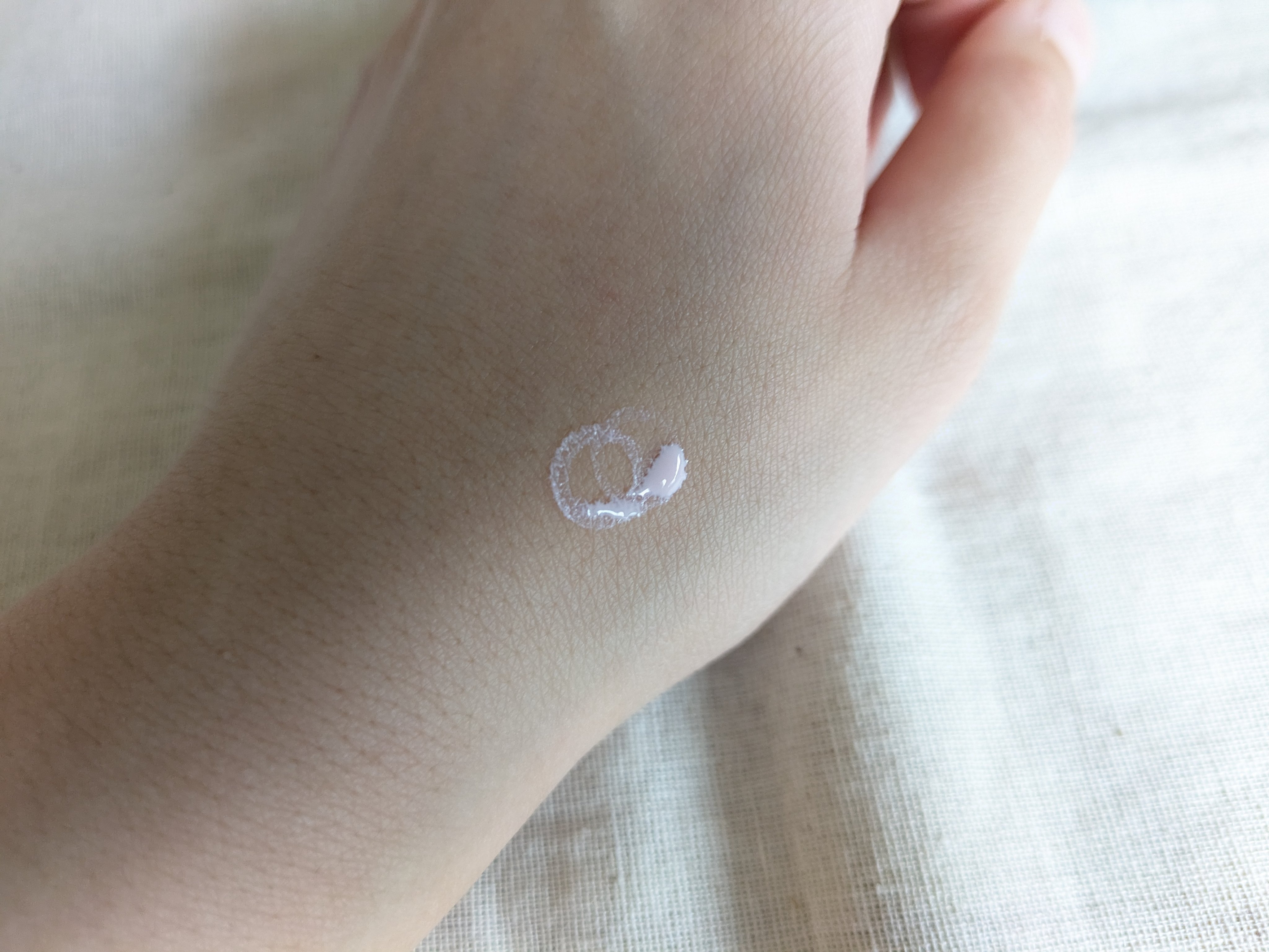 グロー プレイ ライトフル C3 トーン アップ プライマー SPF 50+/M・A・C/化粧下地を使ったクチコミ（3枚目）