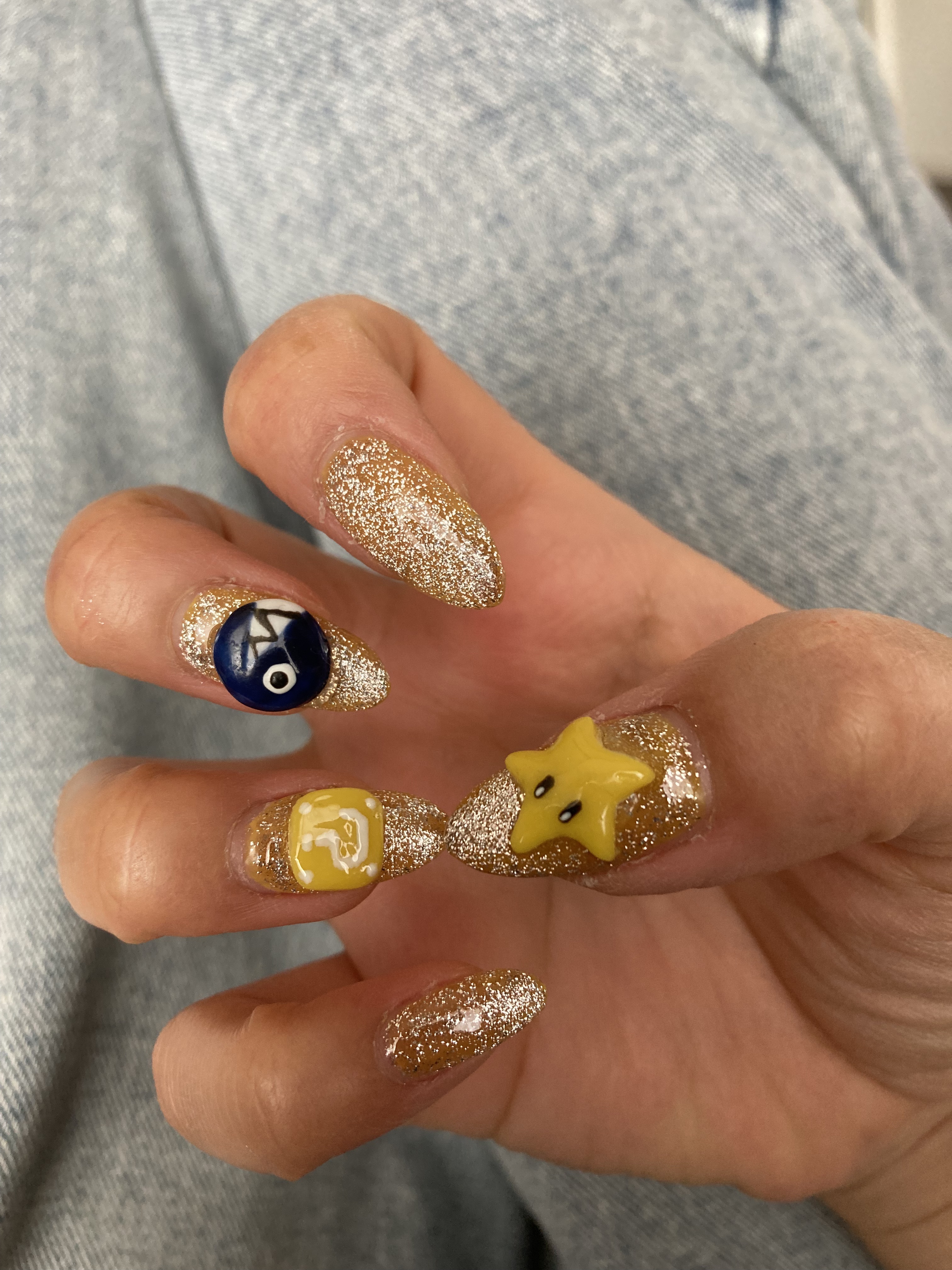 マリオネイル🫶

左手をドンキーネイルにしたので
右はマリオ！マリオはいませんが。

ドンキーに時間をかけすぎて
割と簡単そうなワンワンとスタートはてなボックス。笑
これが限界でした

ねこピーチつくりたかった🫣