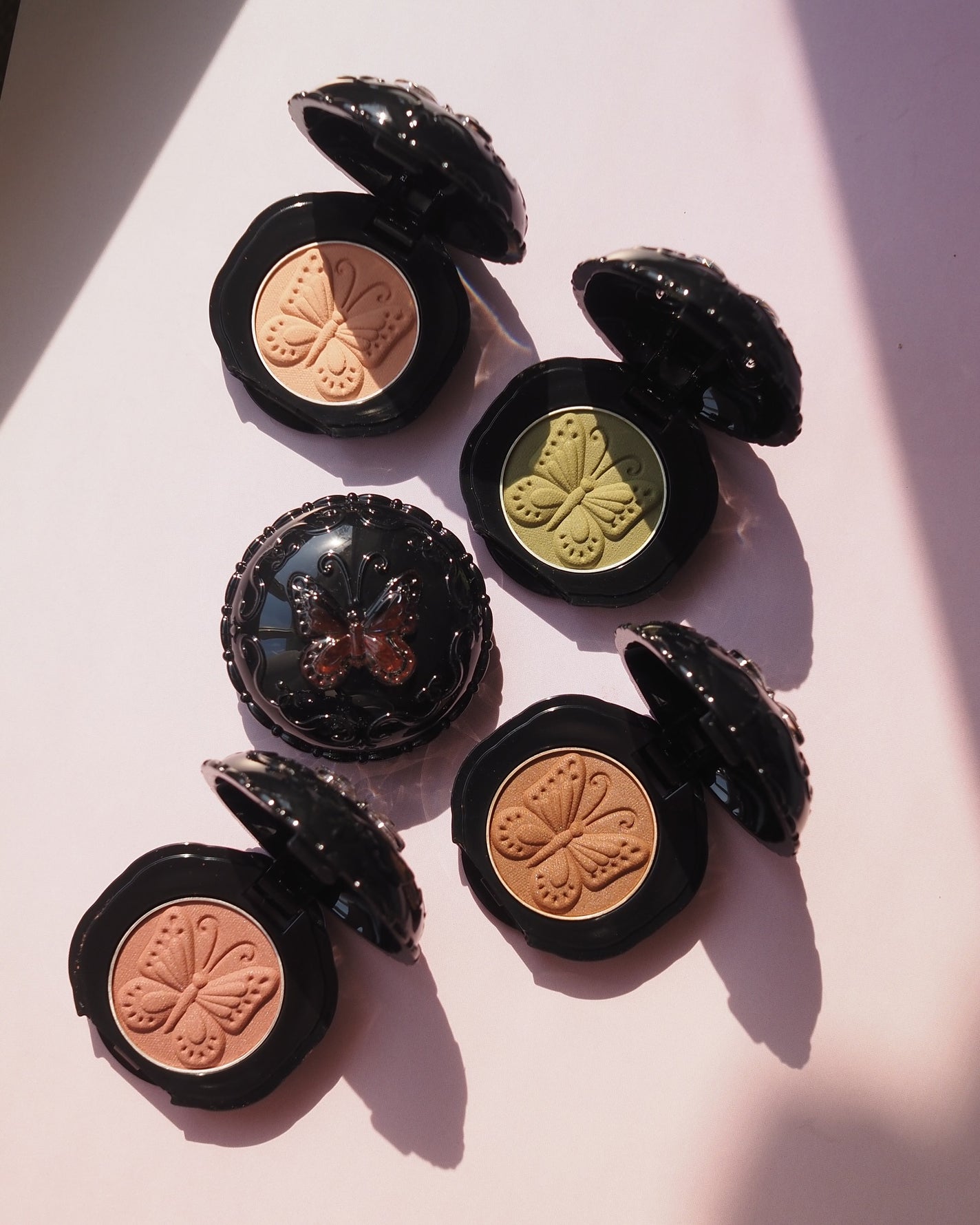 アナ スイ シャイニー アイカラー/ANNA SUI/単色アイシャドウを使ったクチコミ(5枚目)