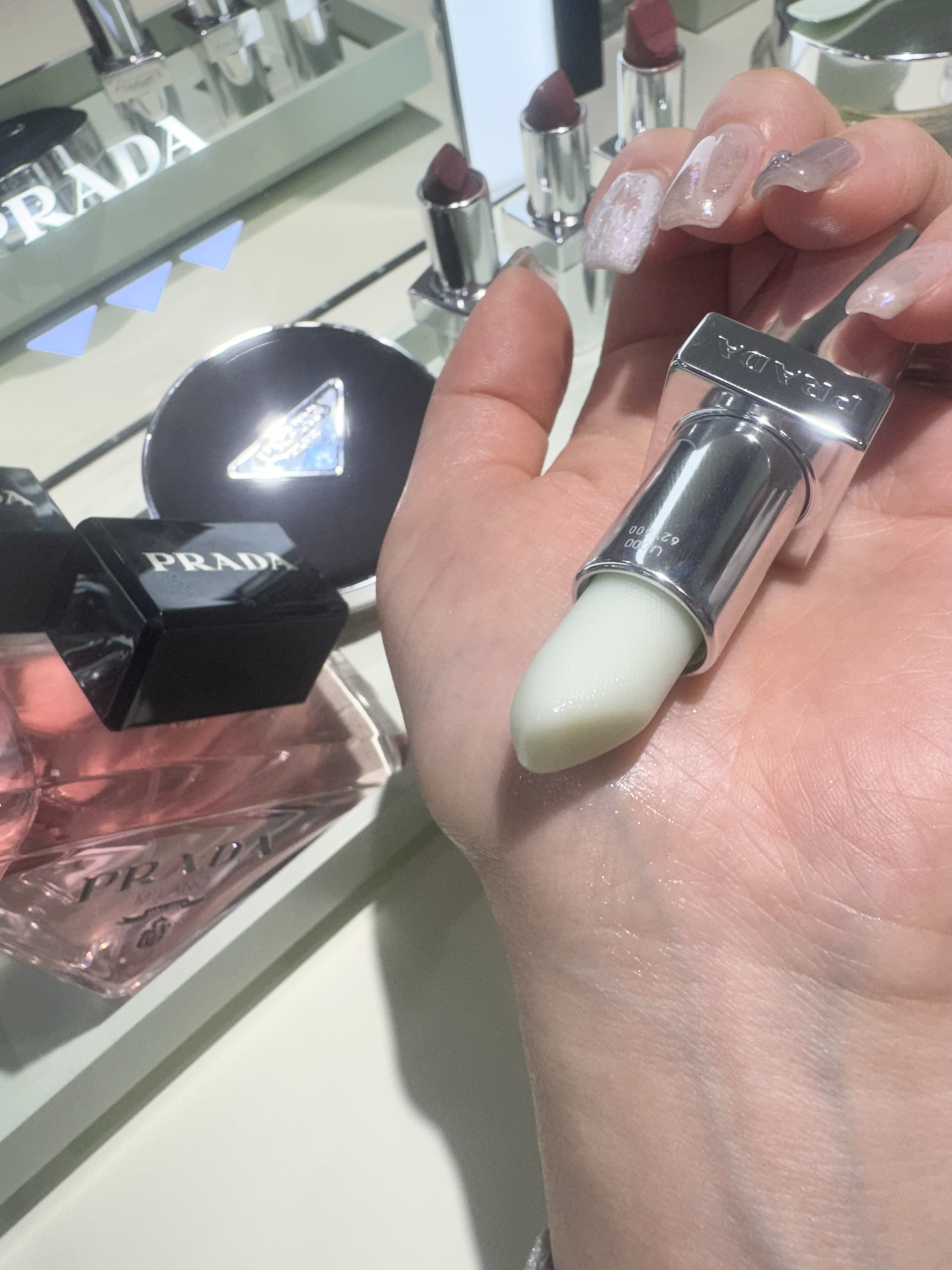 リップ バーム オプティマイジング ケア/PRADA BEAUTY/リップバームを使ったクチコミ（3枚目）