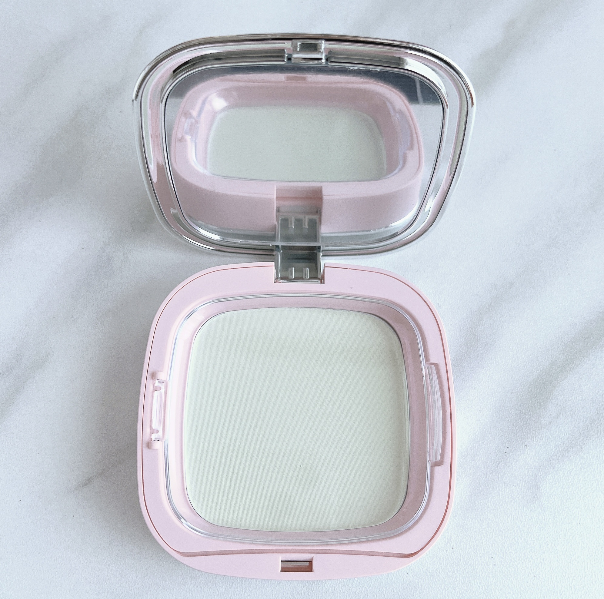 ウォーターカラーペタルパウダーパクト/Tooq/プレストパウダーを使ったクチコミ（3枚目）