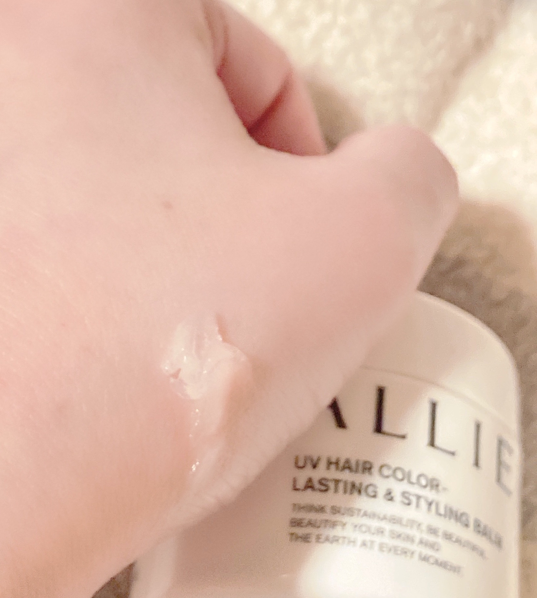 アリィー クロノビューティ UV ヘアカラーラスティング＆スタイリング バーム/アリィー/ヘアバームを使ったクチコミ（3枚目）