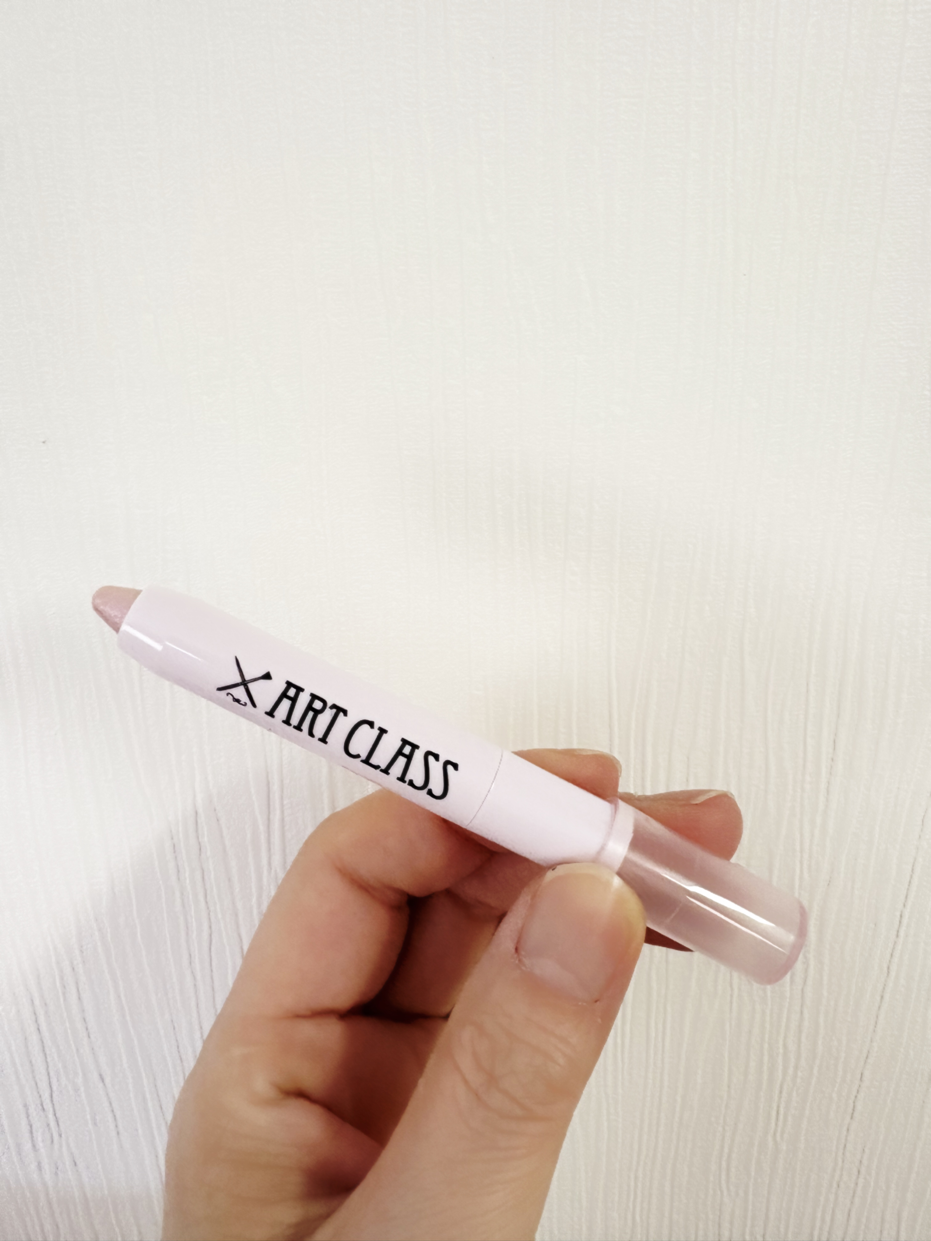 【コスメレビュー】

PLAZAやドラッグストアで気になっていたブランド。
涙袋ペンシルを探しているところだったので、他ではあまり見ないパープル系を購入しました！


too cool for school（トゥークールフォースクール）
ア