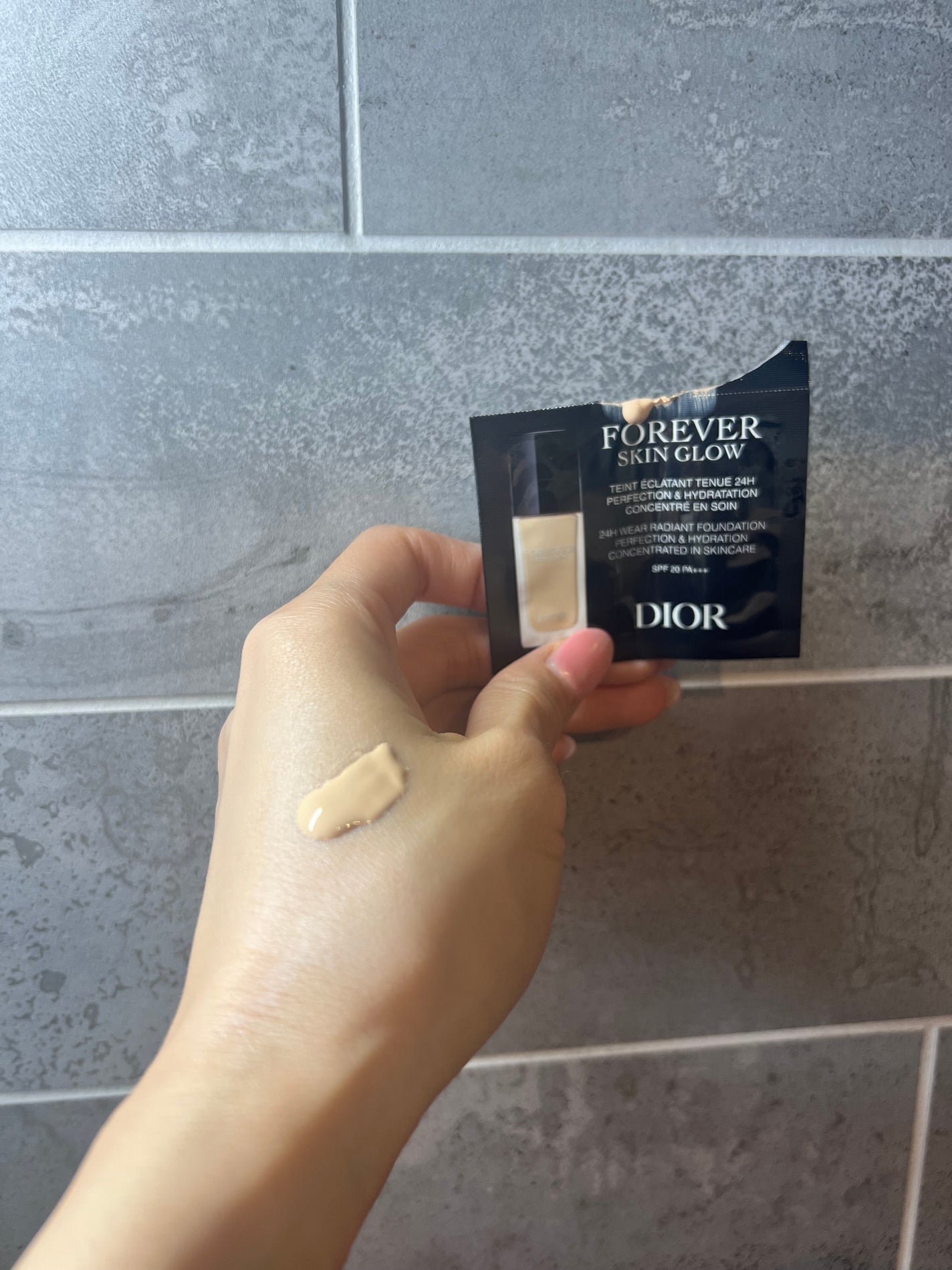 ディオールスキン フォーエヴァー フルイド グロウ/Dior/リキッドファンデーションを使ったクチコミ(3枚目)