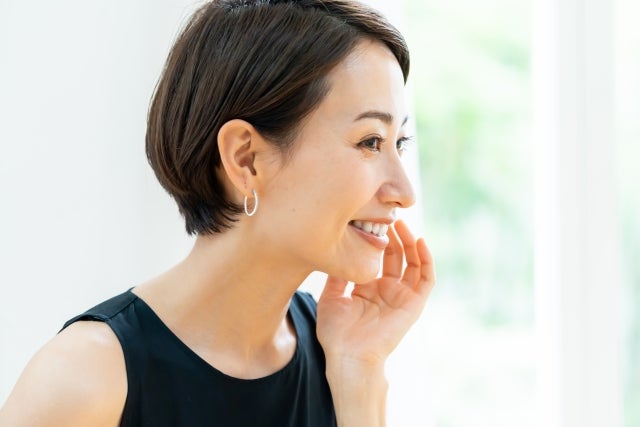 ほうれい線にファンデーションがたまりにくいメイク方法を解説!のサムネイル