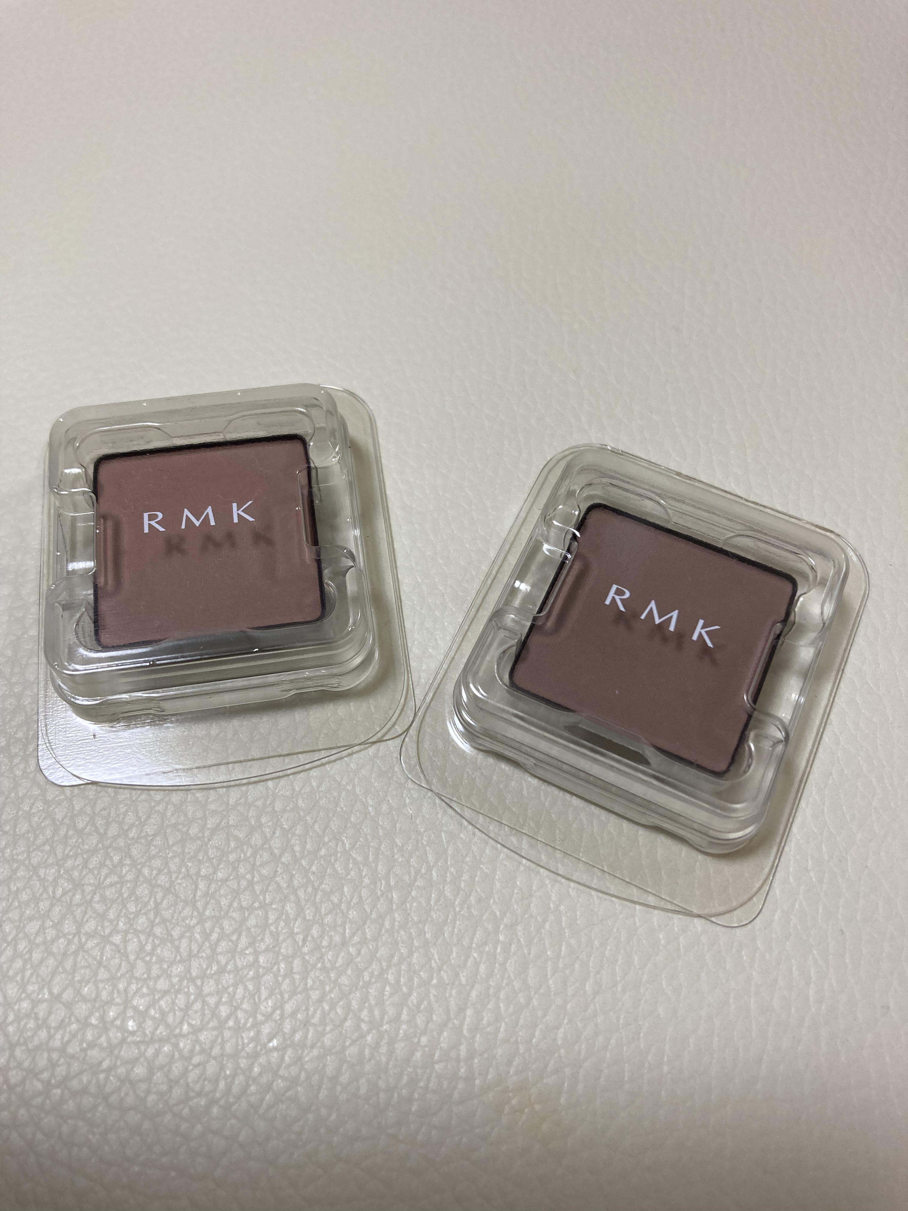 RMK インフィニシェイド シングル アイシャドウ 01 スムーススモーク(M) /RMK/単色アイシャドウを使ったクチコミ（1枚目）