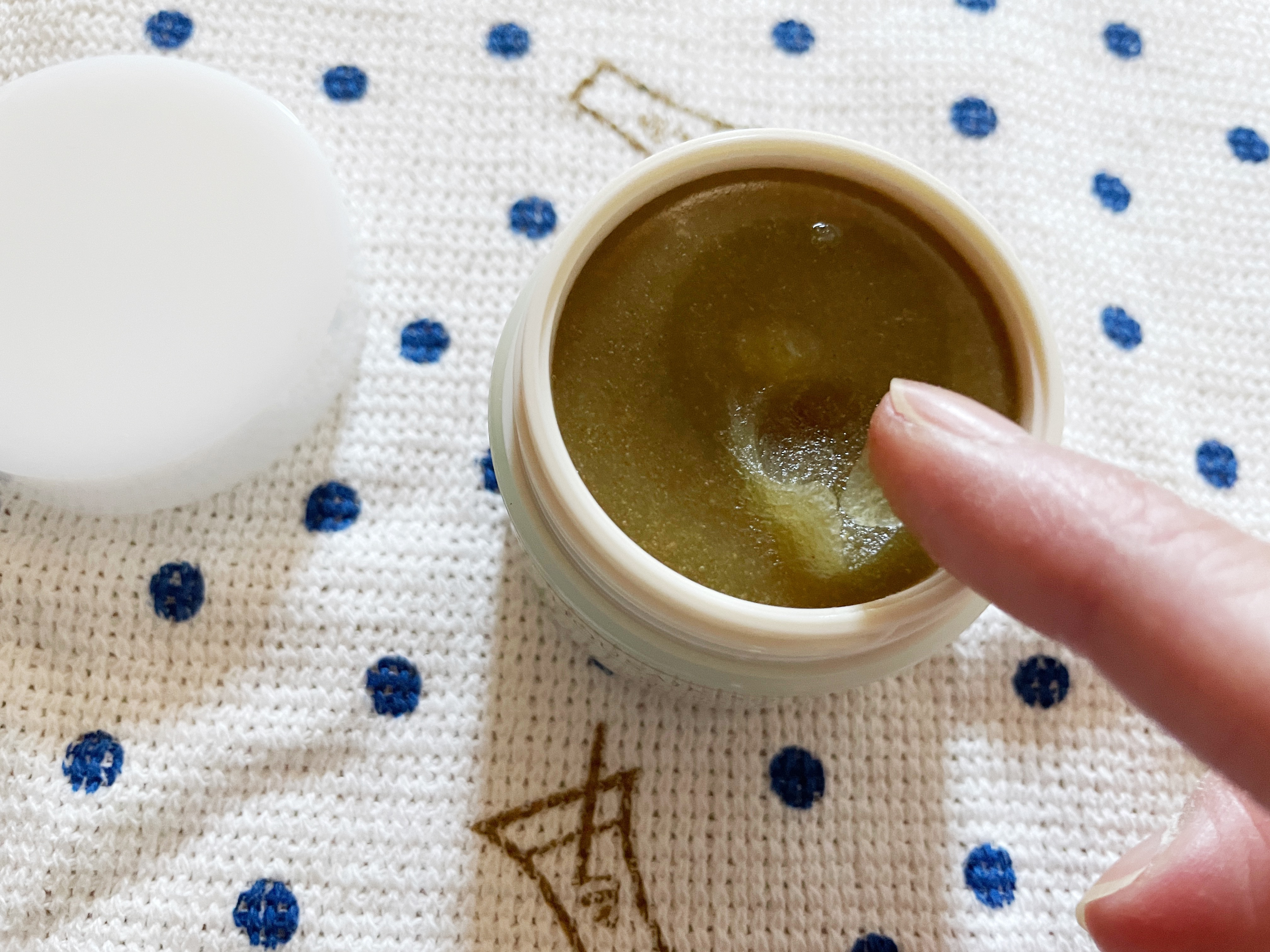 蜂彩膏　ハッカ成分有り/蜂の宝本舗/ボディクリームを使ったクチコミ（3枚目）