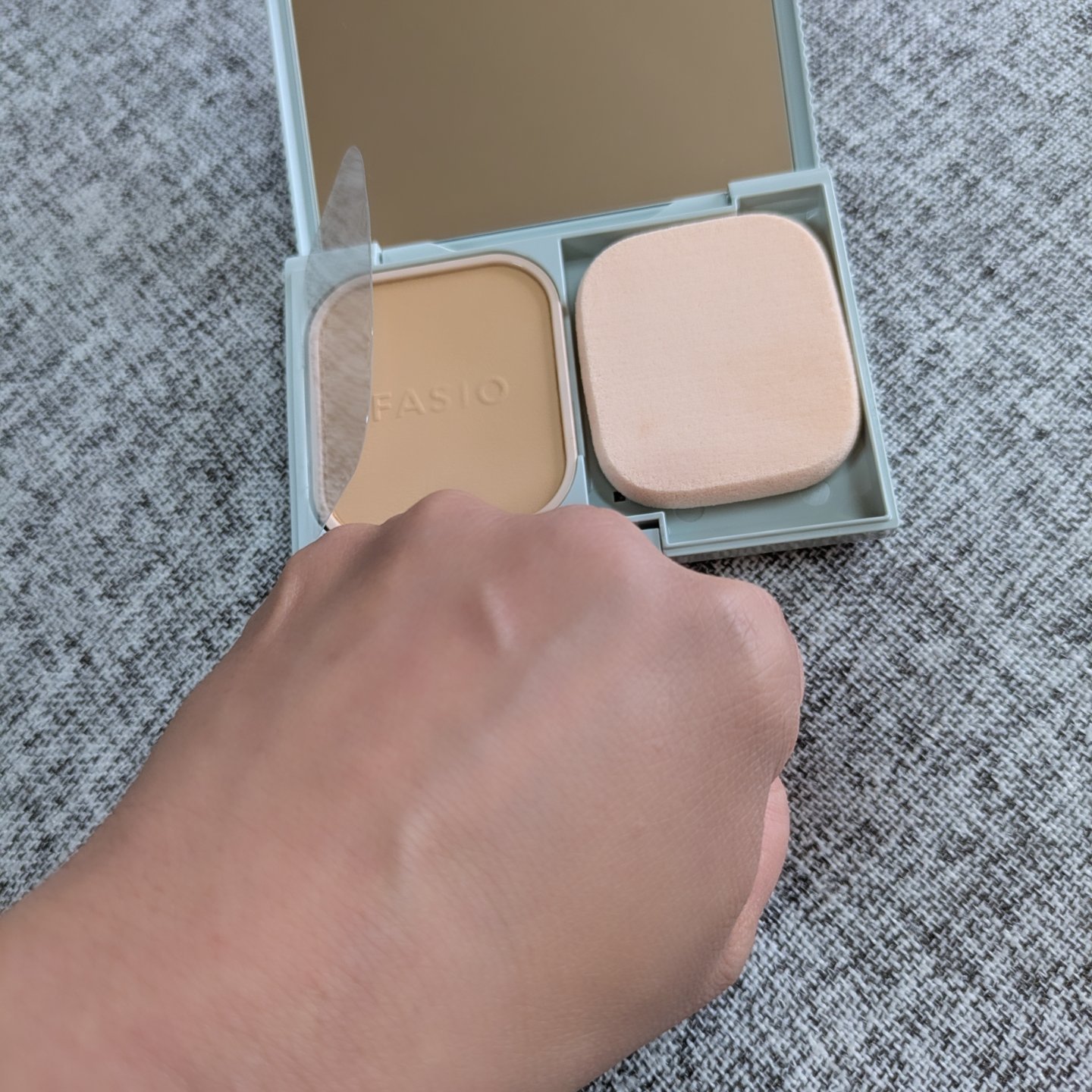 エアリーステイ パウダーファンデーション 415 ヘルシーオークル〈限定キット〉/FASIO/パウダーファンデーションを使ったクチコミ（2枚目）
