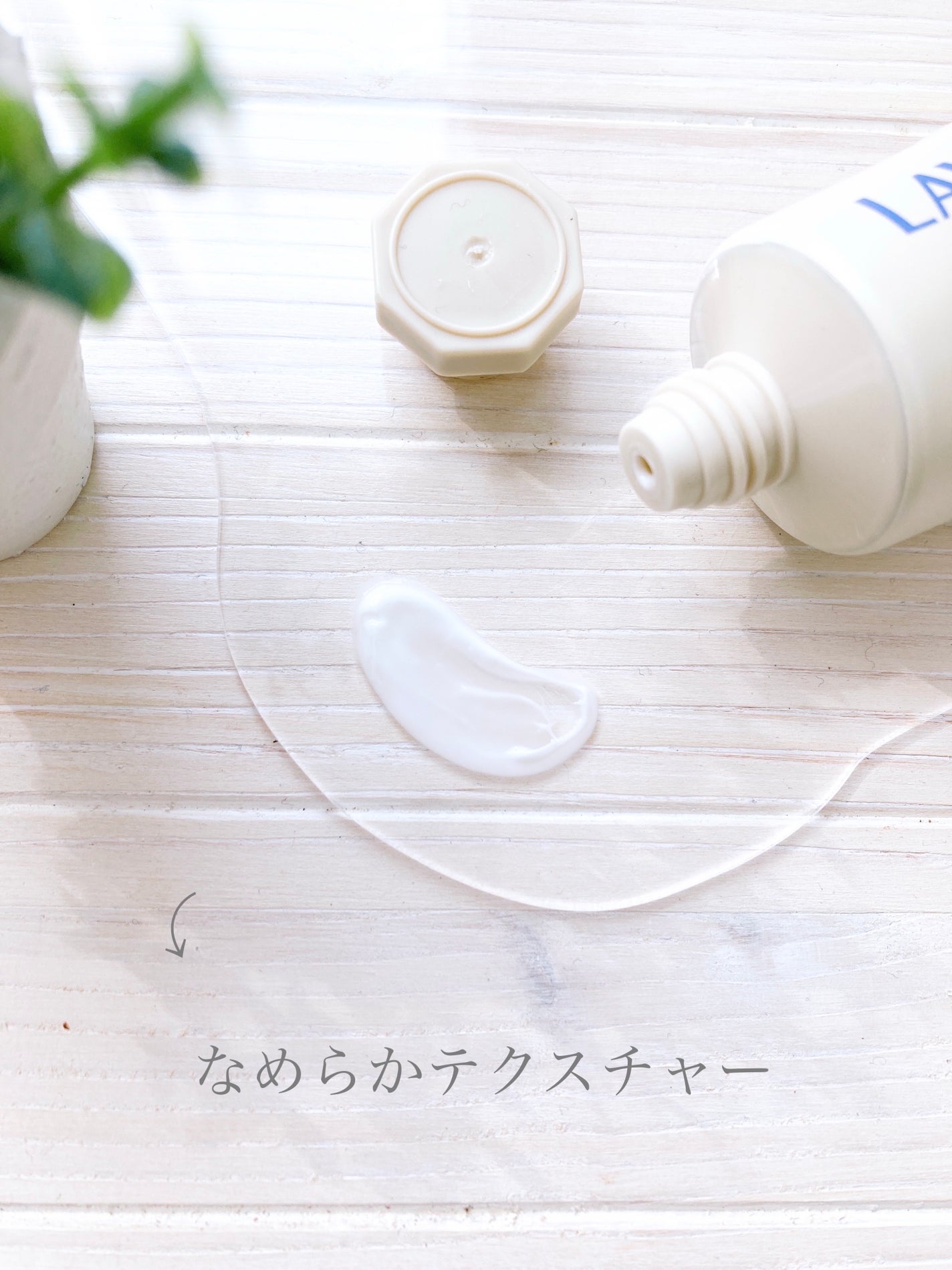 パフュームハンドクリーム ホワイトムスク&アンバー/LAVOIR/ハンドクリームを使ったクチコミ(3枚目)