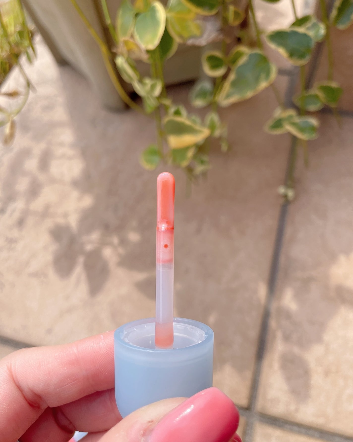 しのち☀️ on LIPS 「くちびる、ガラス玉このガラス玉みたいなぷっくりツヤのくちびるプ..」(5枚目)