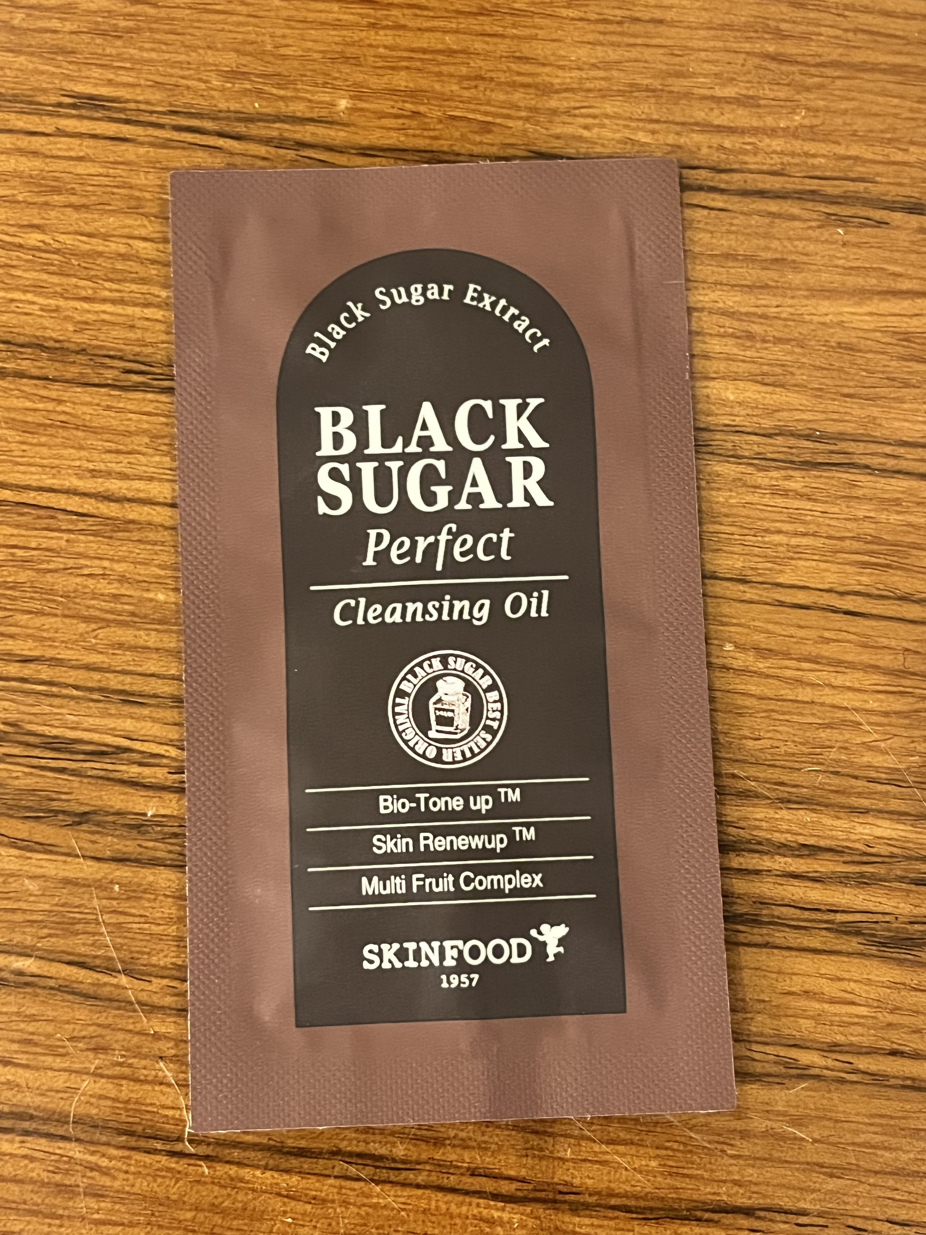 ブラックシュガー パーフェクト クレンジングオイル/SKINFOOD/オイルクレンジングを使ったクチコミ（1枚目）