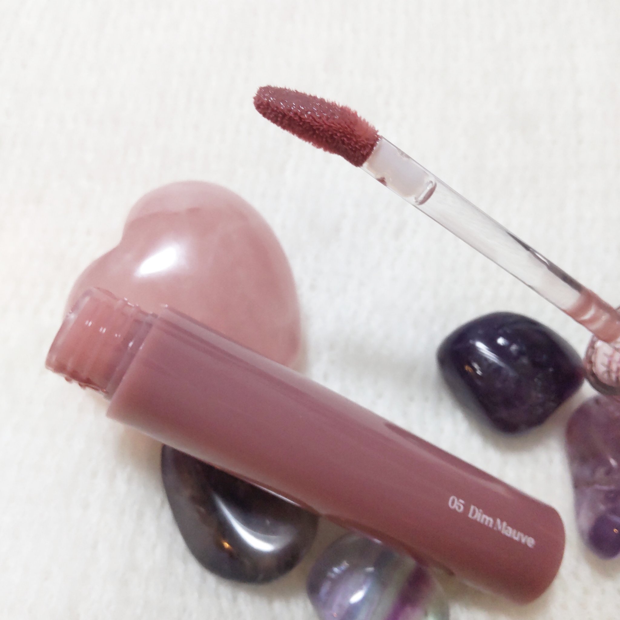 グラスティングカラーグロス 05 ディムモーブ(DIM MAUVE) /rom&nd/リップグロスを使ったクチコミ（2枚目）