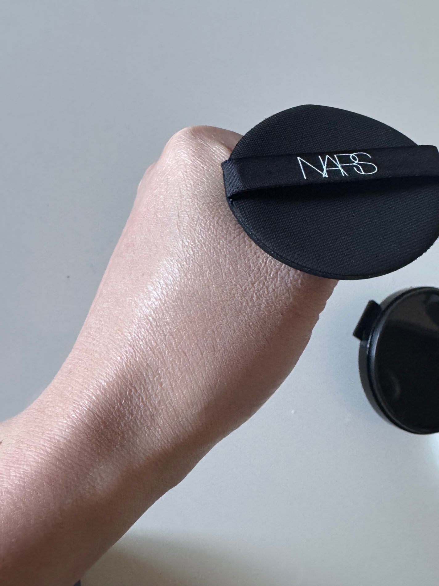 NARS ライトリフレクティング セラムクッション ファンデーション/NARS/クッションファンデーションを使ったクチコミ(2枚目)