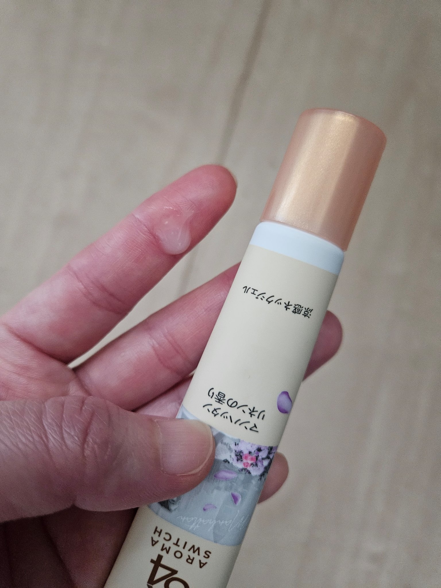 8x4 アロマスイッチ 涼感ネックジェル マンハッタンリネンの香り/８ｘ４/デオドラント・制汗剤を使ったクチコミ（2枚目）