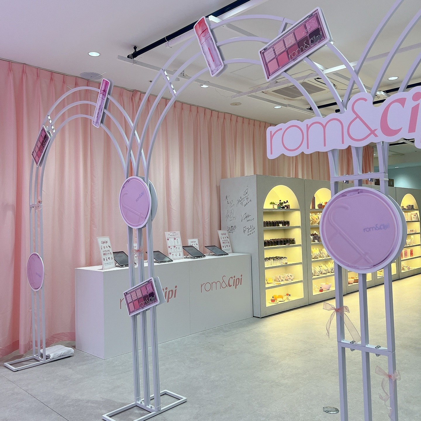 ロムシピ レシピクッション P02 ナチュラルピンク/rom&Cipi/クッションファンデーションを使ったクチコミ（3枚目）