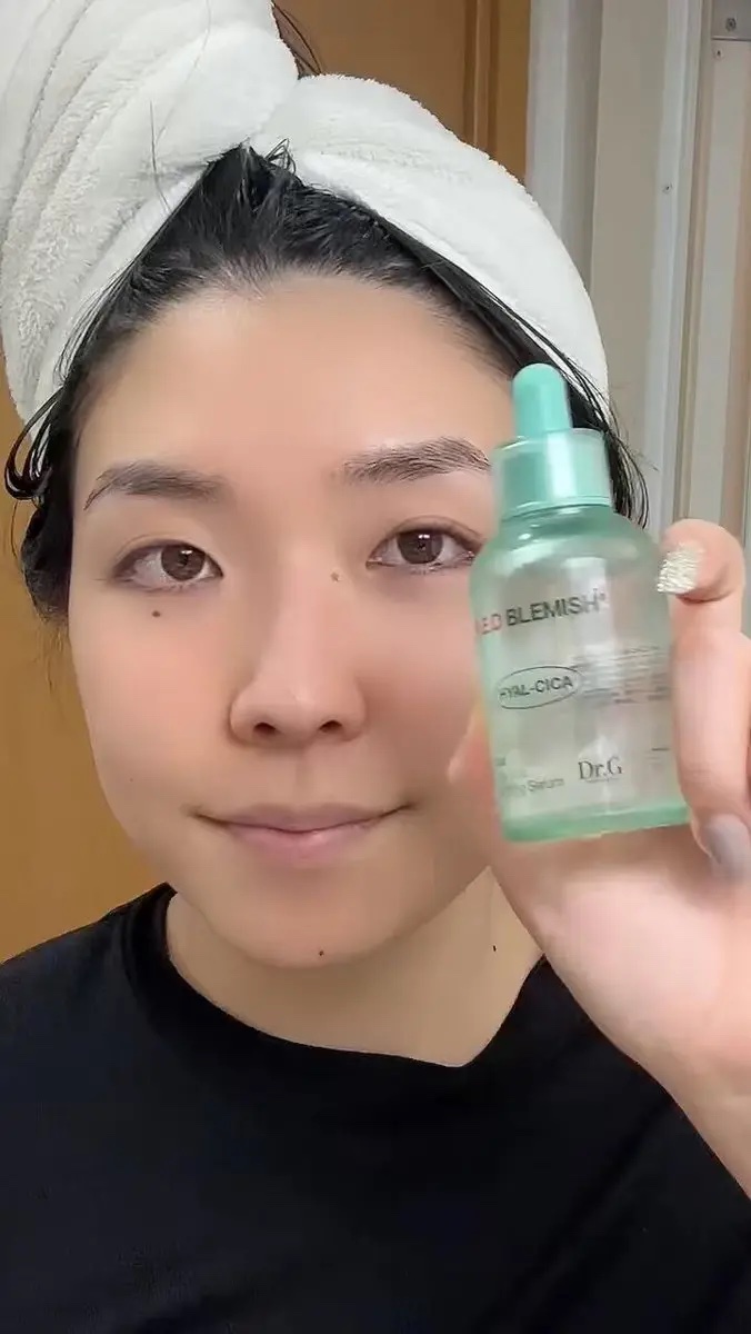 🤍レッドブレミッシュヒアルシカ水分セラム
過剰な皮脂をコントロールして、肌の温度を下げてくれるクーリング水分セラム💧
とろっとしたテクスチャーだけど、お肌にのせるとすっと馴染んで、さっぱりしたつけ心地✨

#PR #drg #DrG #