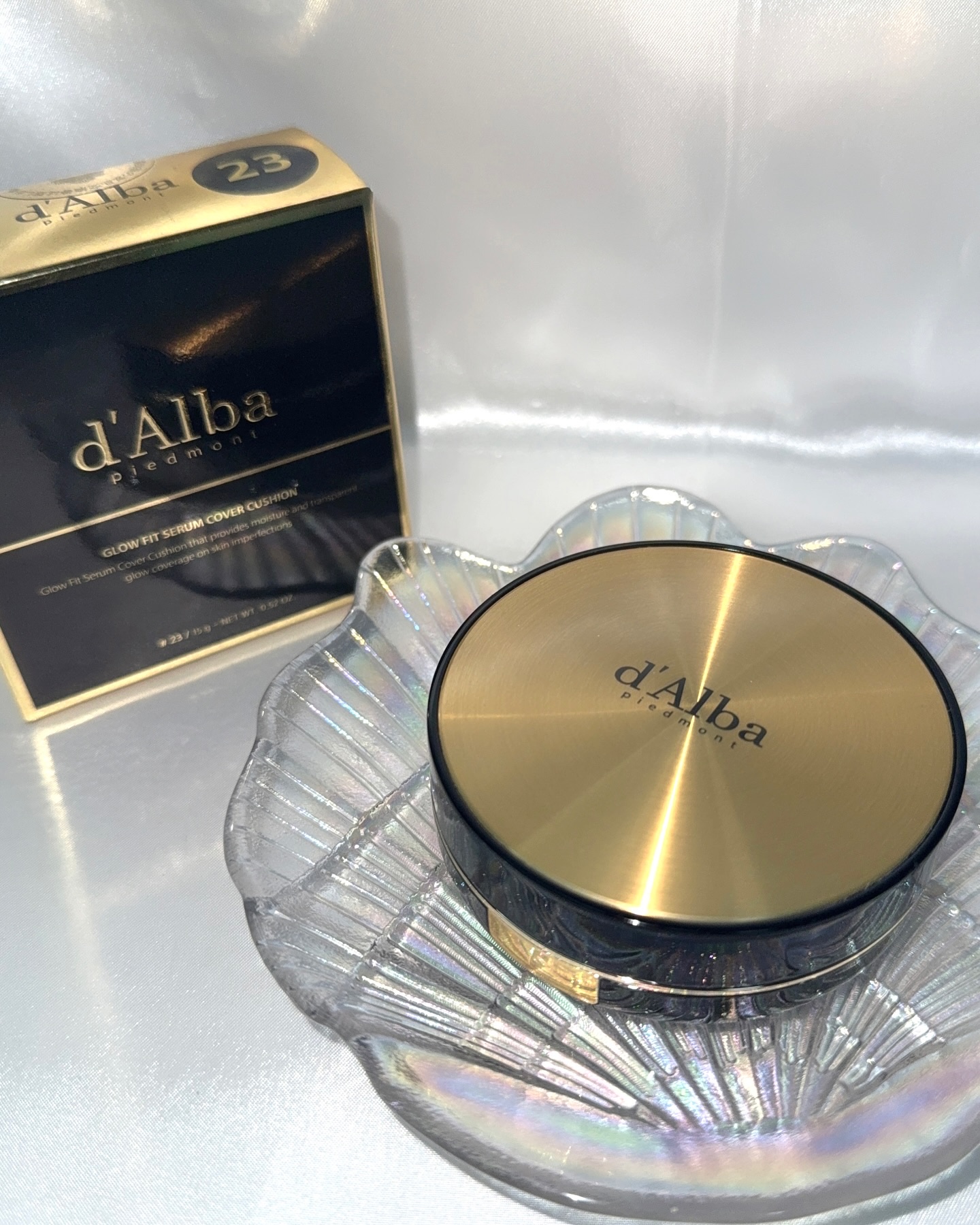 ダルバ　
グロウフィットセラムカバークッション

ご縁がありお試しさせて頂きました🙇

カラー展開が21番と23番の2色で
ロフトでテスターお試ししてみたら、
21番は少し白浮きしちゃう感じがあったので
23番をチョイス。

お顔に塗布し