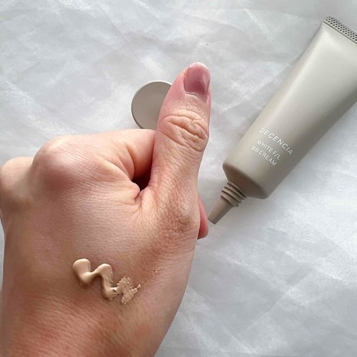 ディセンシア ハイカバーフィット コンシーラー/DECENCIA/リキッドコンシーラーを使ったクチコミ（2枚目）