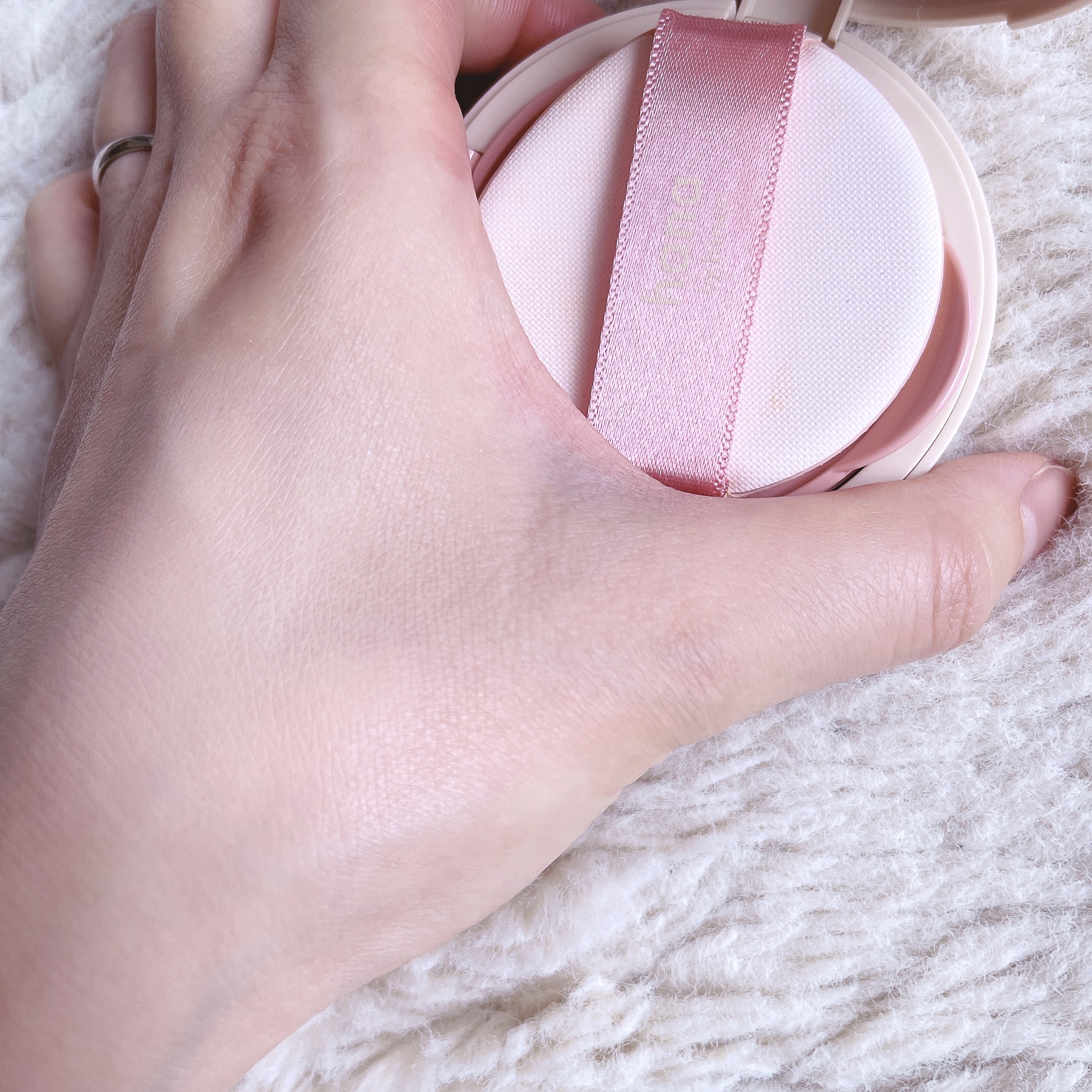 レイヤーフィットクッション 01 アイボリー/hana by hince/クッションファンデーションを使ったクチコミ（3枚目）