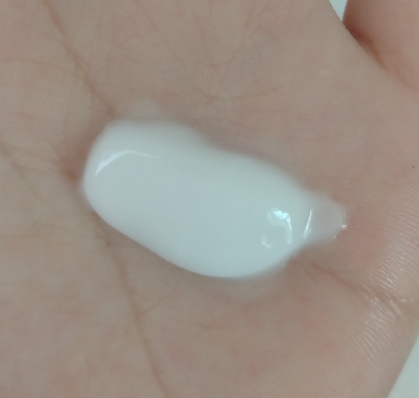 バイブラント ラディアンス アロマミルク/ジョンソンボディケア/ボディミルクを使ったクチコミ(2枚目)