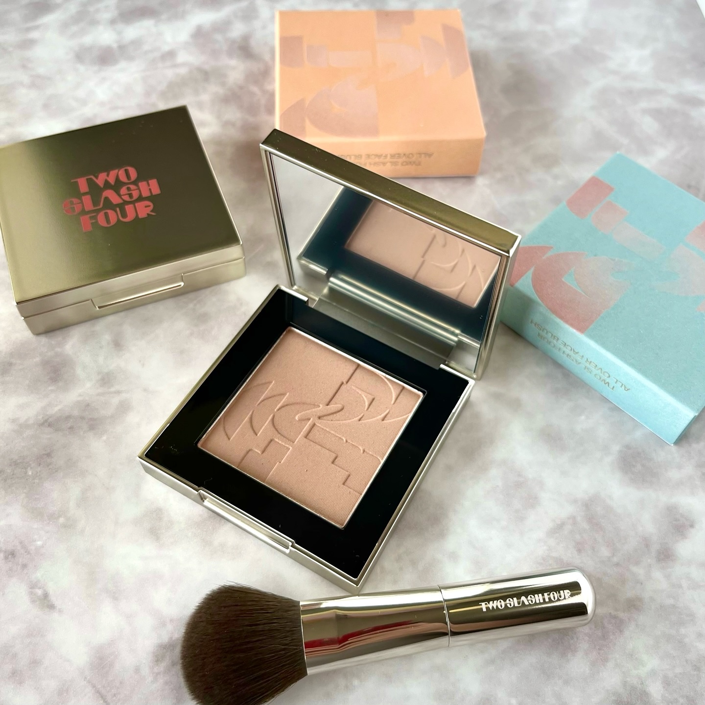 オールオーバーフェイスブラッシュ/TWO SLASH FOUR/パウダーチークを使ったクチコミ（1枚目）