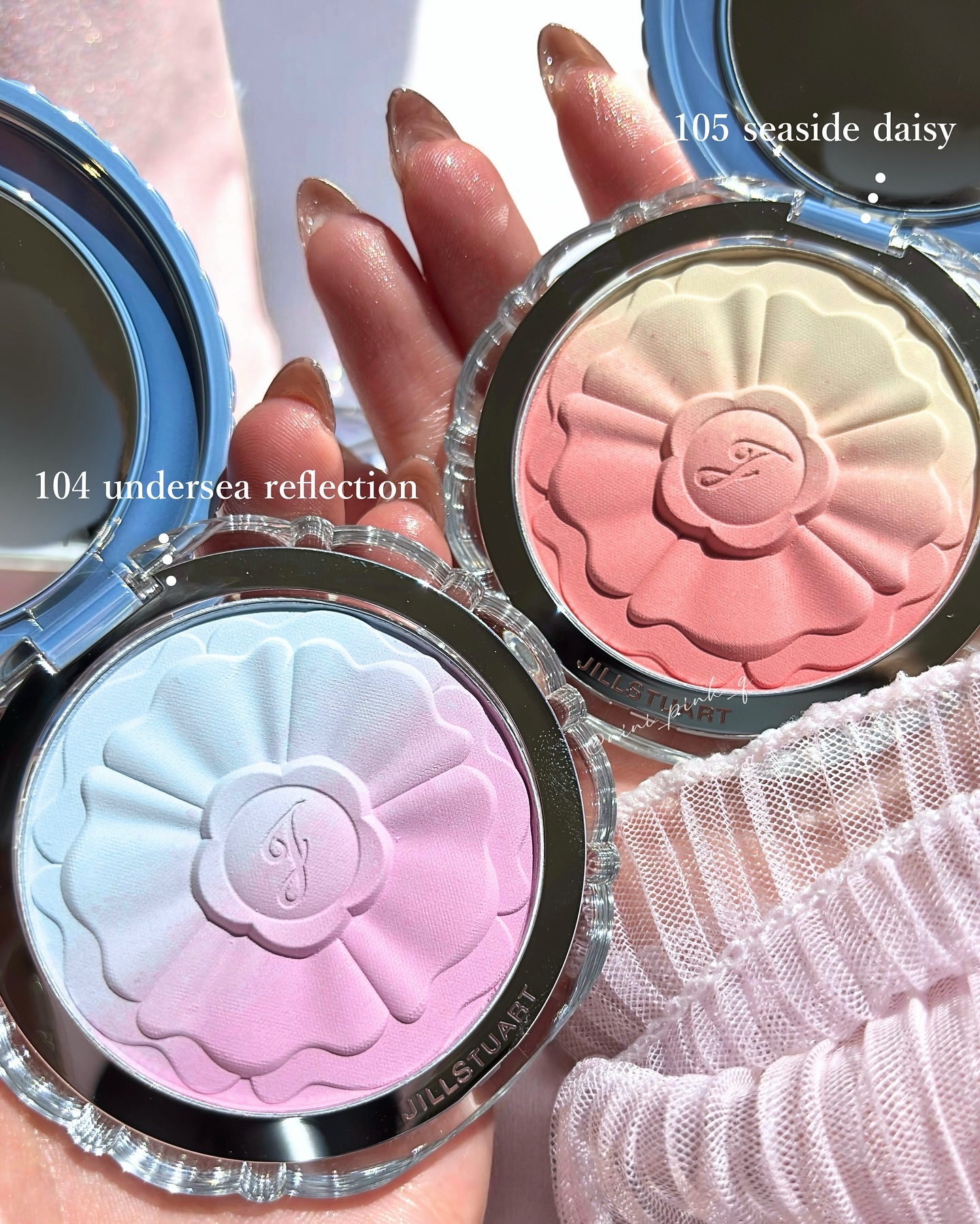 即日発送ジルスチュアート　パステルペタルブラッシュクリスタルラグーンパレス104 ジルスチュアート パステルペタル クリスタルラグーンパレス104