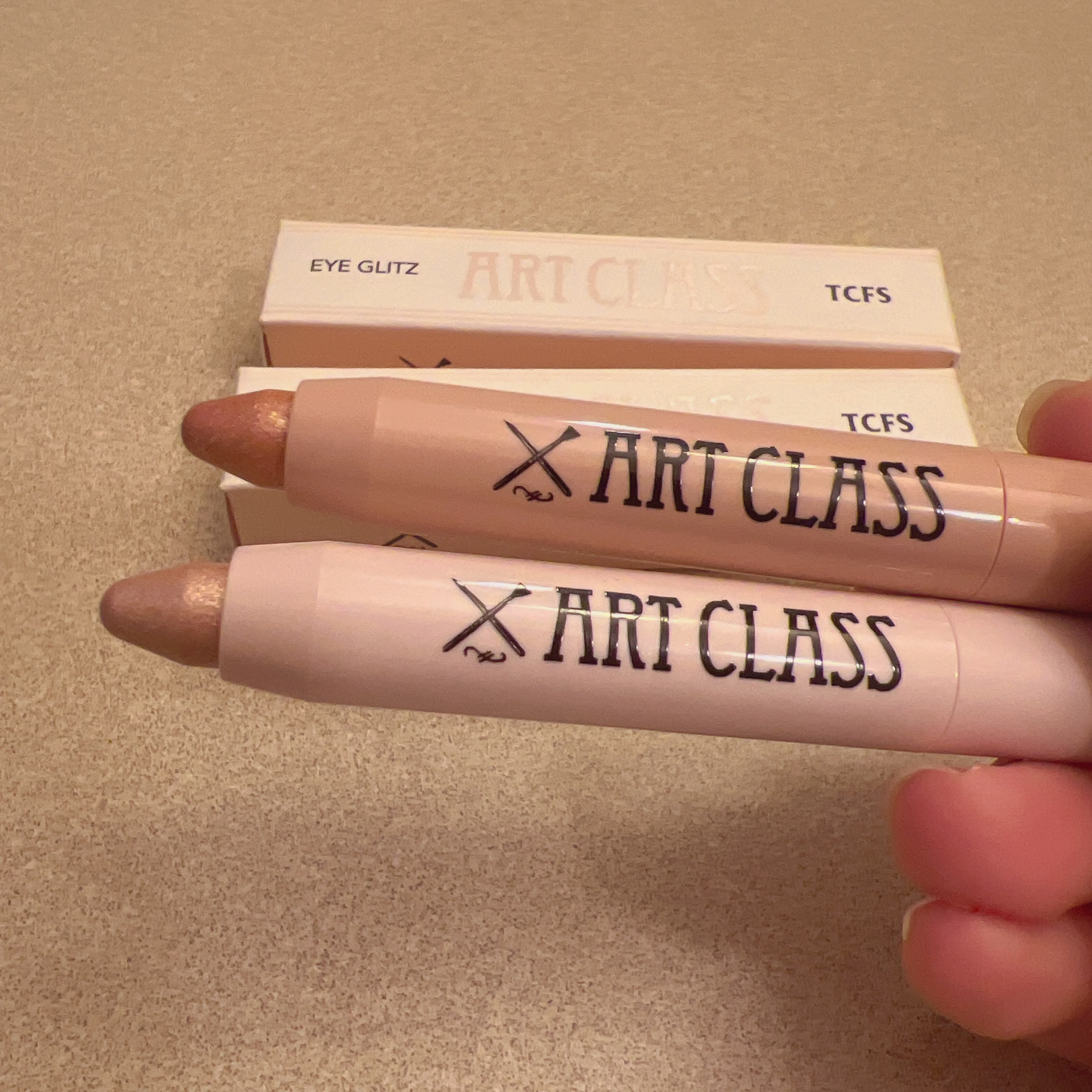 アートクラス アイグリッツ/too cool for school/スティックアイシャドウを使ったクチコミ（2枚目）