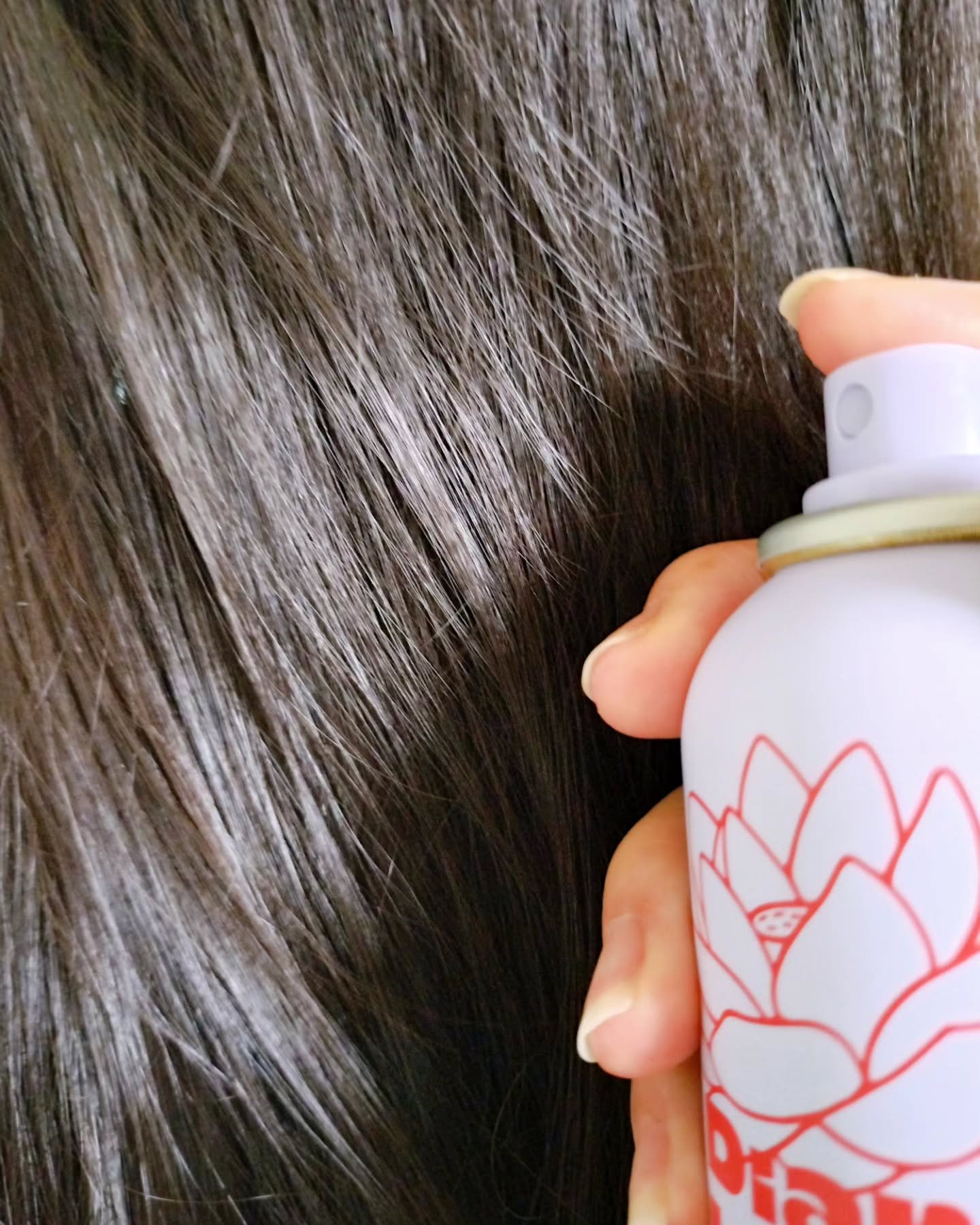 ロータス シャイニーオイル ヘアスプレー フィグ＆ローズの香り/ダイアン/ヘアスプレーを使ったクチコミ（2枚目）