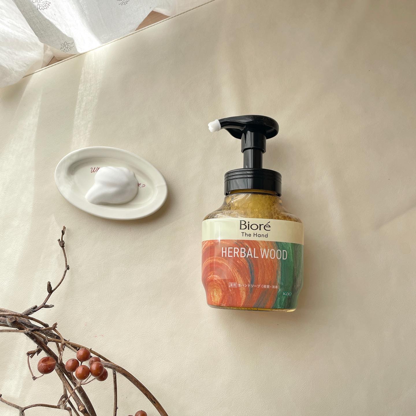 ビオレ ザ ハンド　 薬用泡ハンドソープ　深くて温かみのあるハーバルウッドの香り/ビオレ/ハンドソープを使ったクチコミ（1枚目）