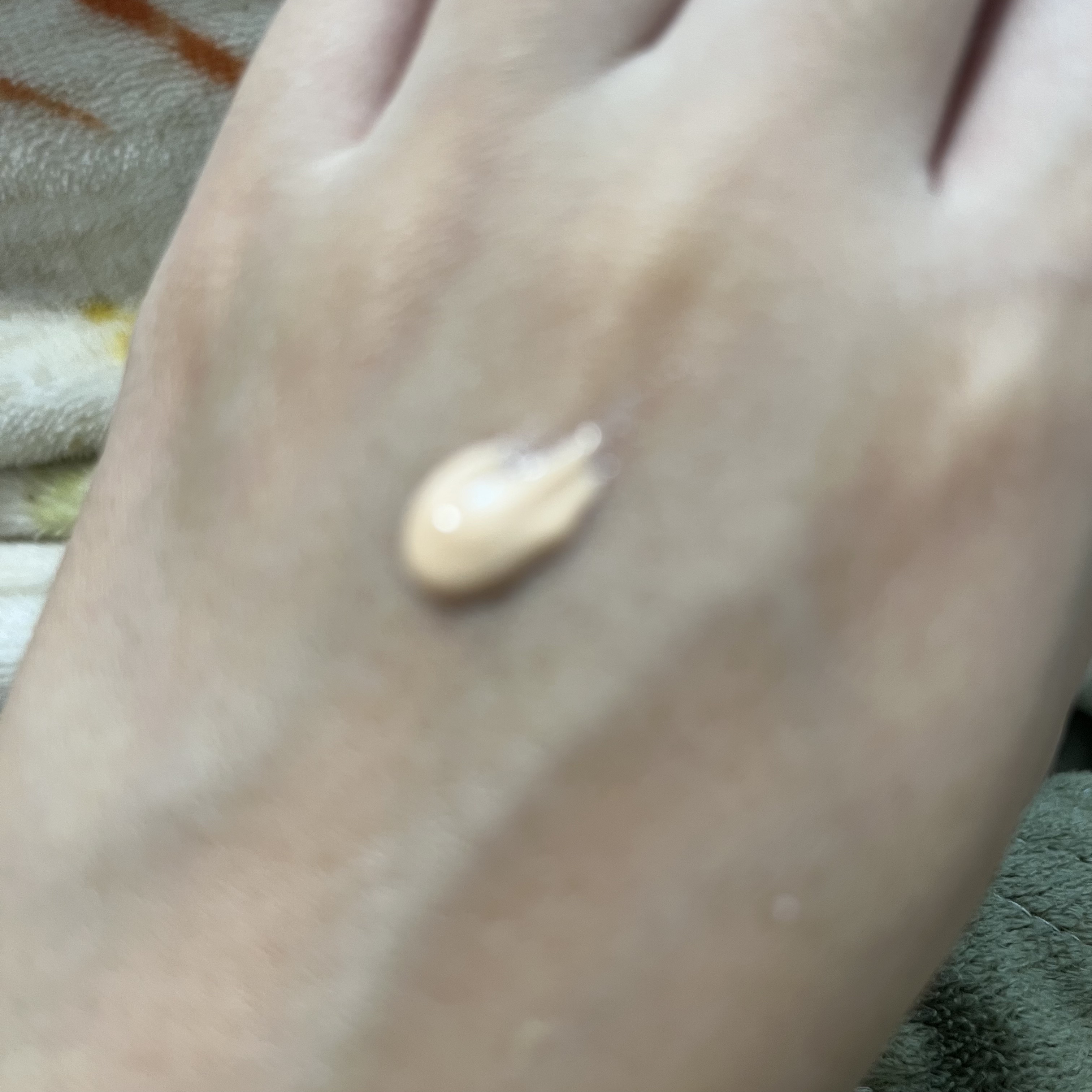 マットシフォン UVホワイトニングベースN 01 Light/KiSS/化粧下地を使ったクチコミ（2枚目）