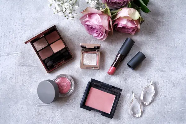 華やかなコスメ