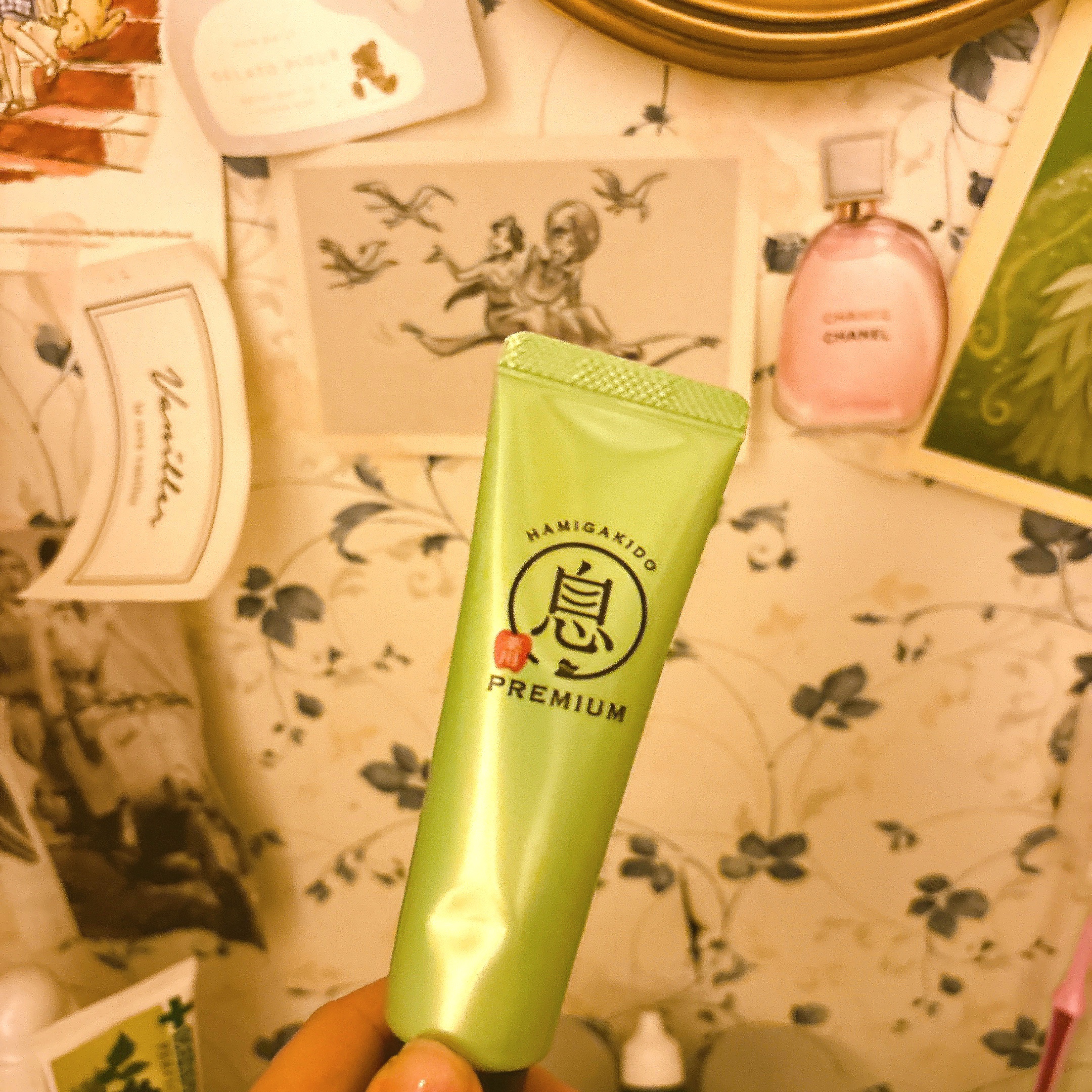 磨いた後はスッキリ爽やかな感じになったのでお気に入りになりました✨️✨️

リピあり歯磨き粉です🙆🏻‍♀️

#ホワイトニング #美白 #美容 #コスメレビュー #おうち美容 #正直レビュー #歯磨き粉 