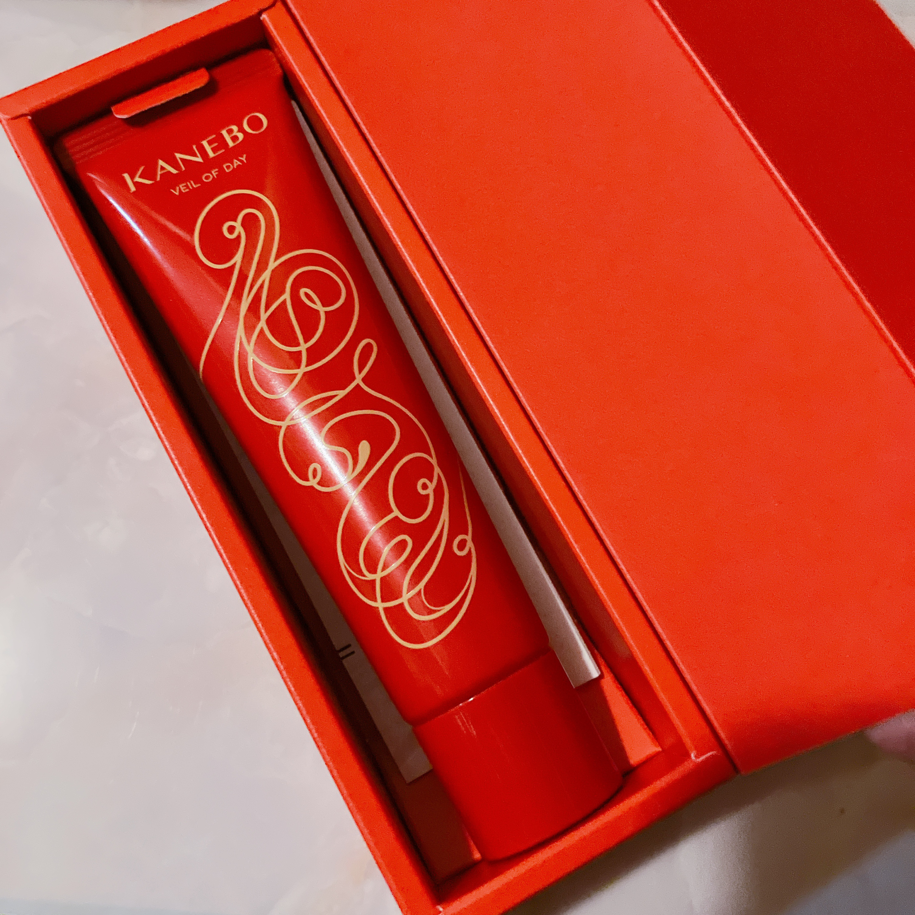 ヴェイル オブ デイ リミテッド エディション 2025（60g） / KANEBO