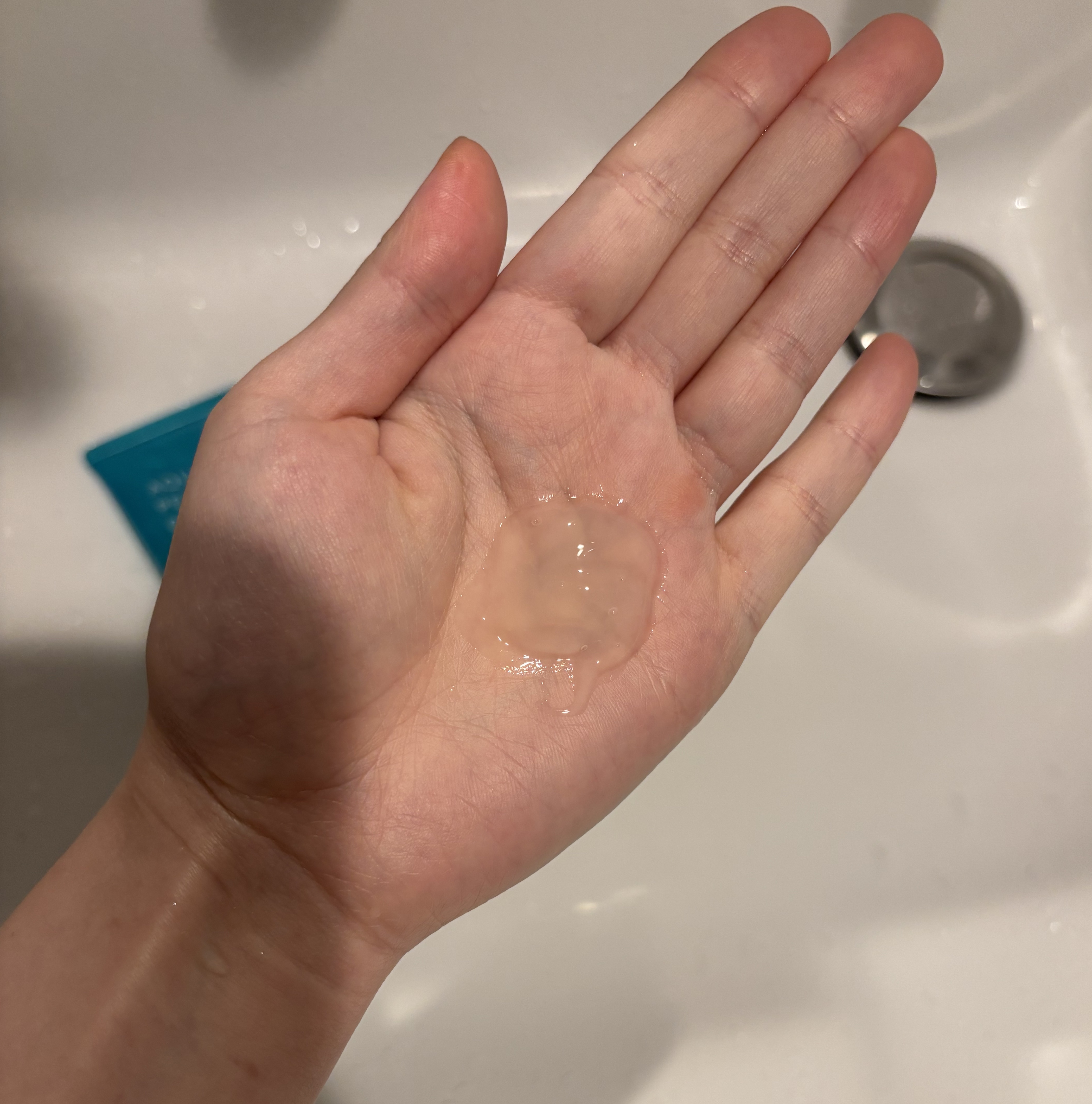 オルビス アクアピーリングジェルのクチコミ「敏感肌でも使えるピーリングジェル🫧

ニキビ跡もなんとなく薄まっていってるような。

ニキビ予.....」（1枚目）