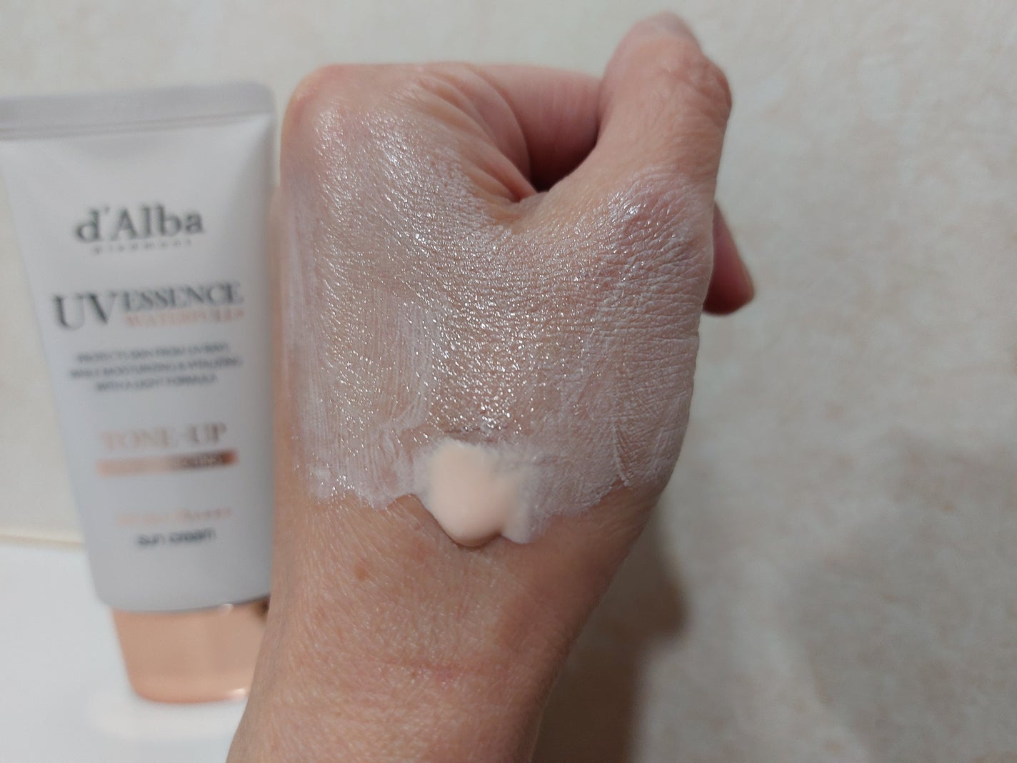 ウォータフルトーンアップサンクリーム/ダルバ/日焼け止めクリームを使ったクチコミ(3枚目)