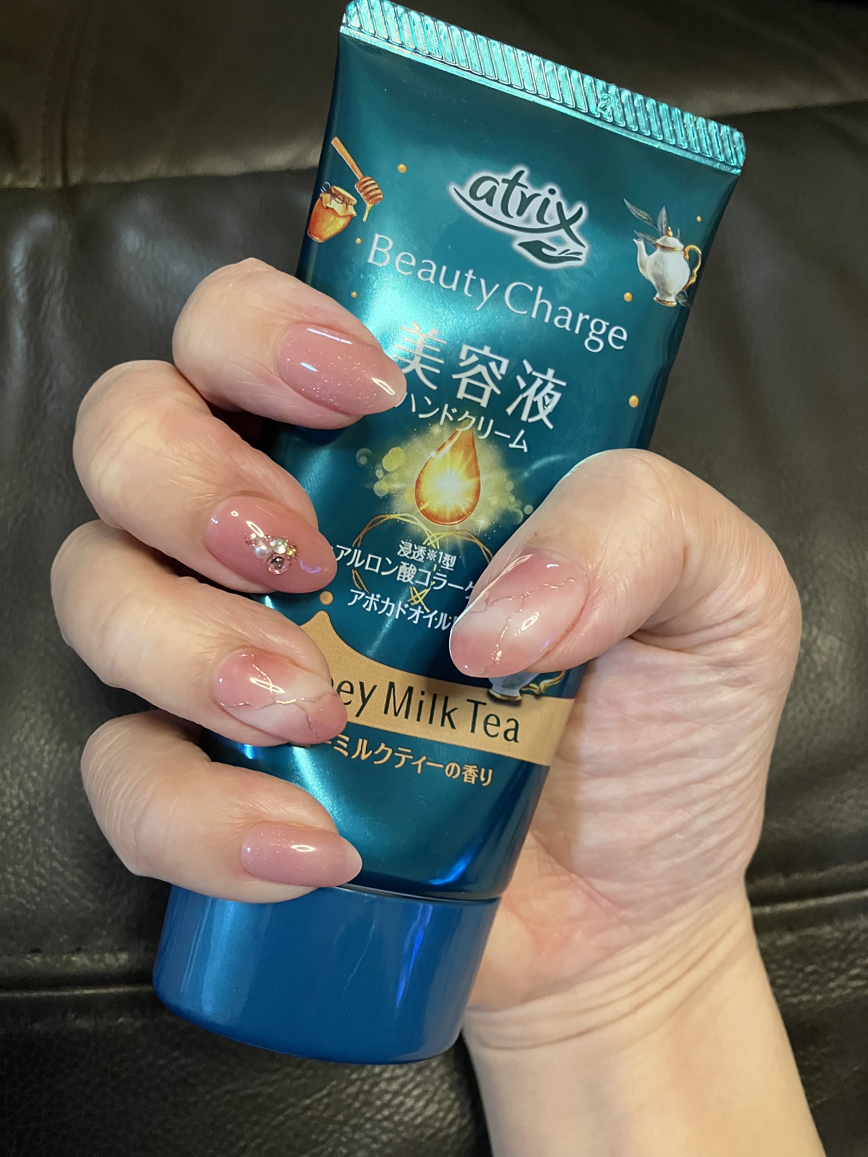 ビューティーチャージ ハニーミルクティーの香り/アトリックス/ハンドクリームを使ったクチコミ（2枚目）