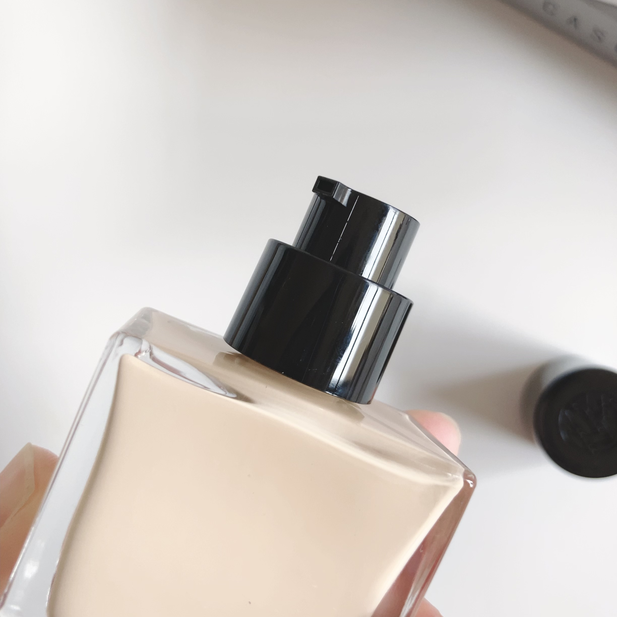 アンリミテッド ケア ツヤ セラム ファンデーション/shu uemura/リキッドファンデーションを使ったクチコミ（3枚目）