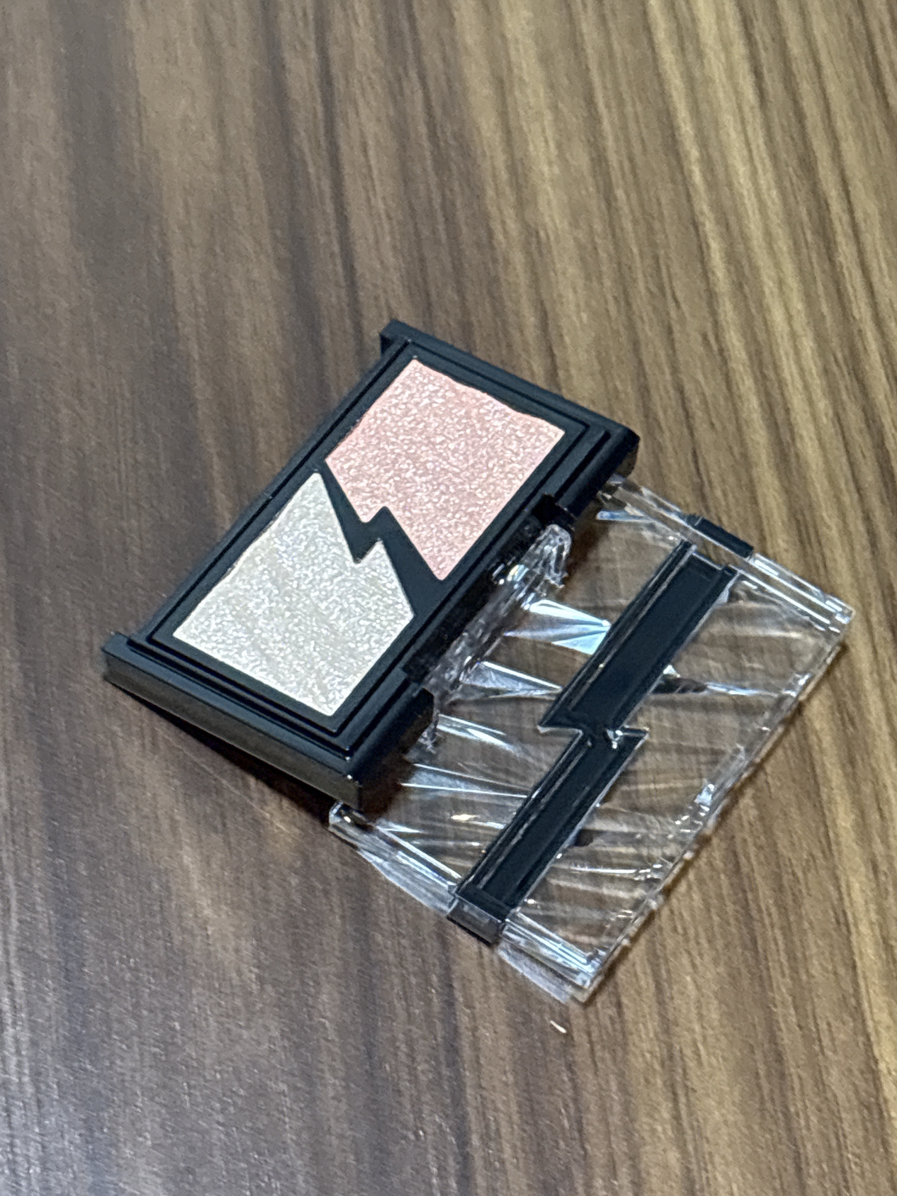 エレクトリックショックアイズ /KATE/アイシャドウパレットを使ったクチコミ（3枚目）