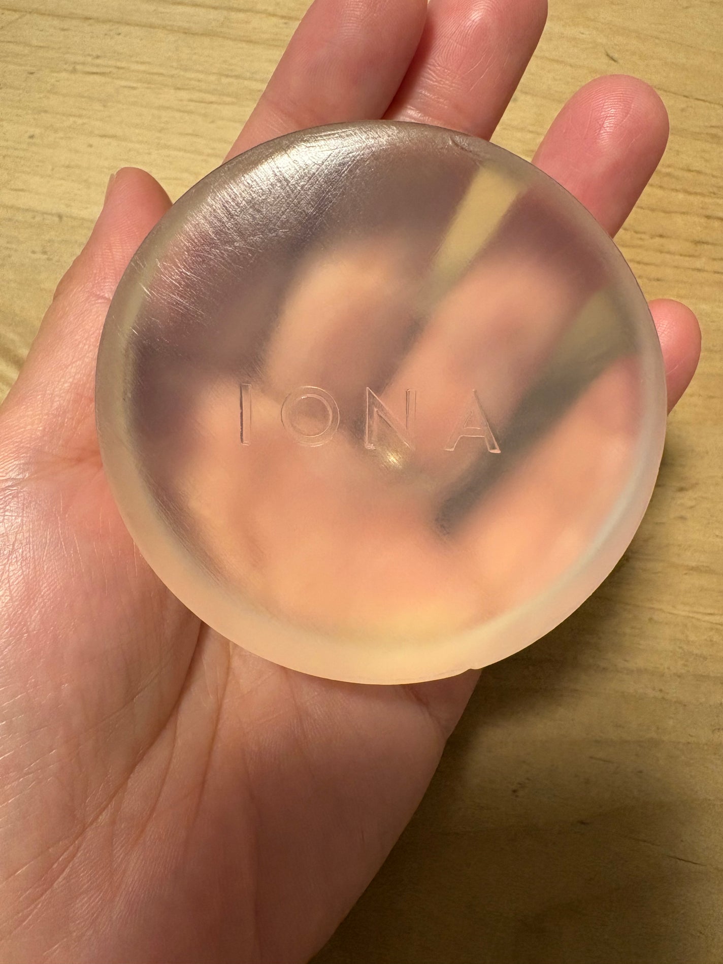 ちーのママ on LIPS 「イオナエフソープを使ってみて大満足です。石鹸を箱から出すと、半..」(3枚目)