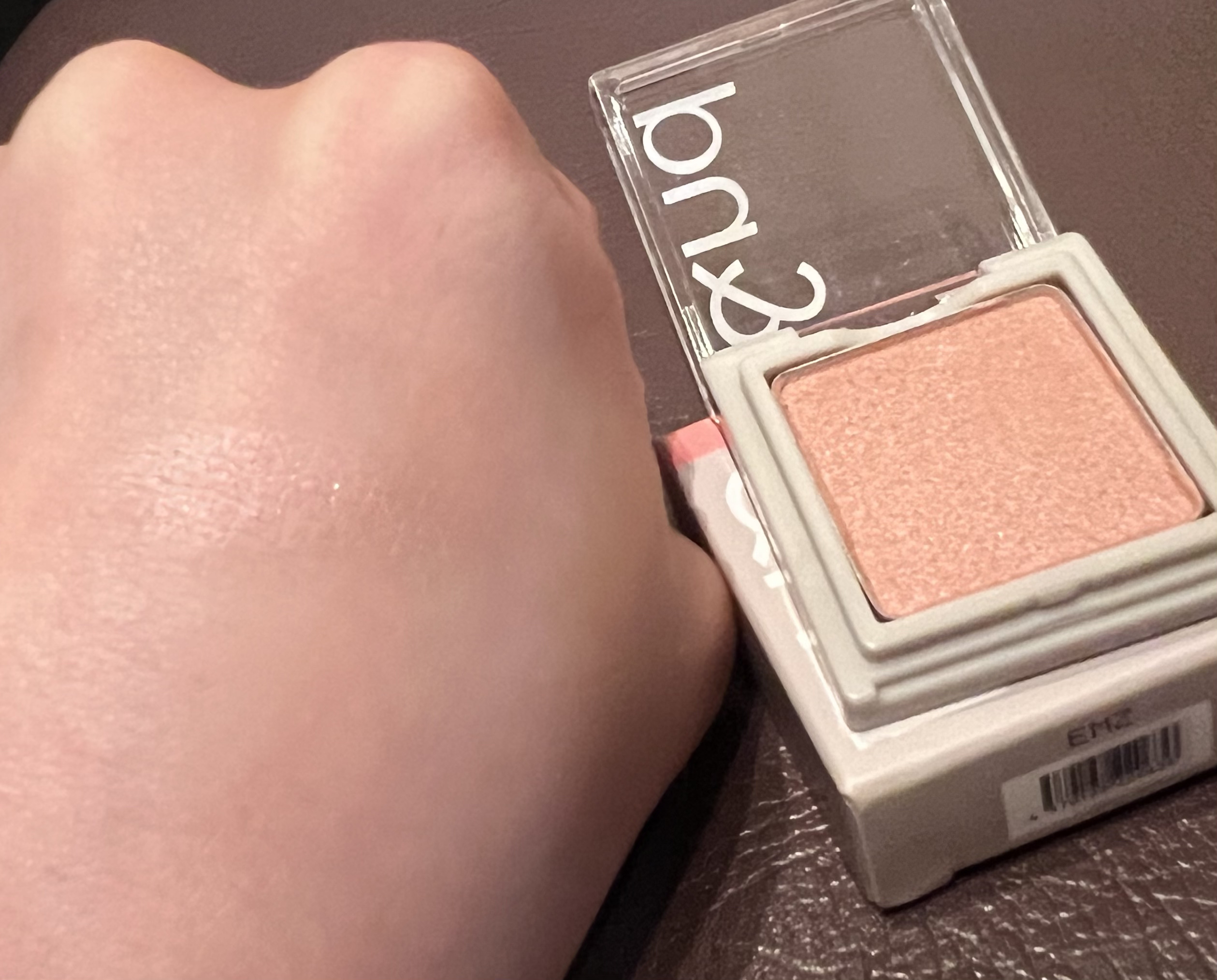 メロウタッチシングルアイシャドウ/&nd by rom&nd/単色アイシャドウを使ったクチコミ（3枚目）