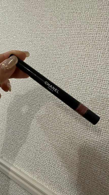 CHANEL スティロ オンブル エ コントゥールのクチコミ「「がっつりメイクの日も、抜け感デーにも寄り添ってくれる」
アイライナーとしても、シャドウの締.....」(1枚目)