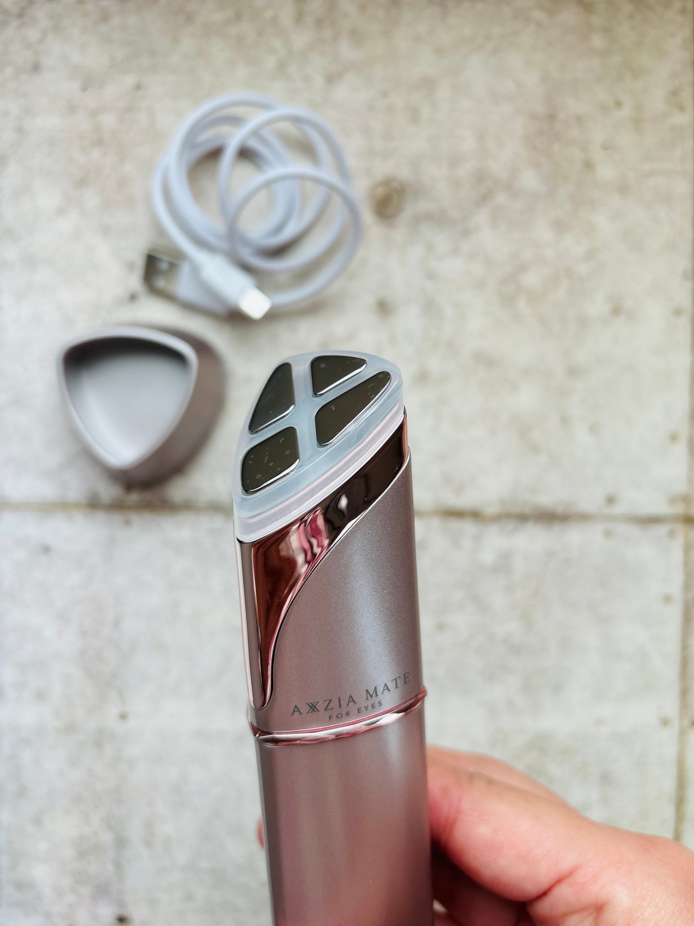 アクシージア メイト フォーアイズ/AXXZIA/美顔器・マッサージを使ったクチコミ(4枚目)
