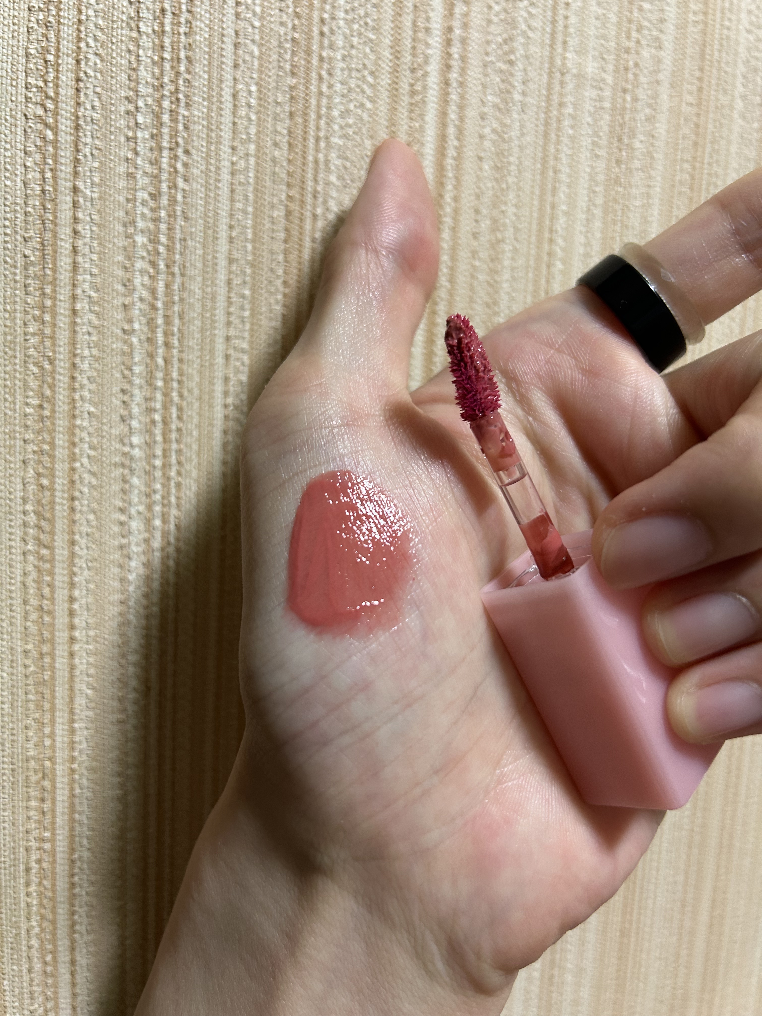 ウォーターグラスティント 01 モモ/hana by hince/口紅を使ったクチコミ（2枚目）