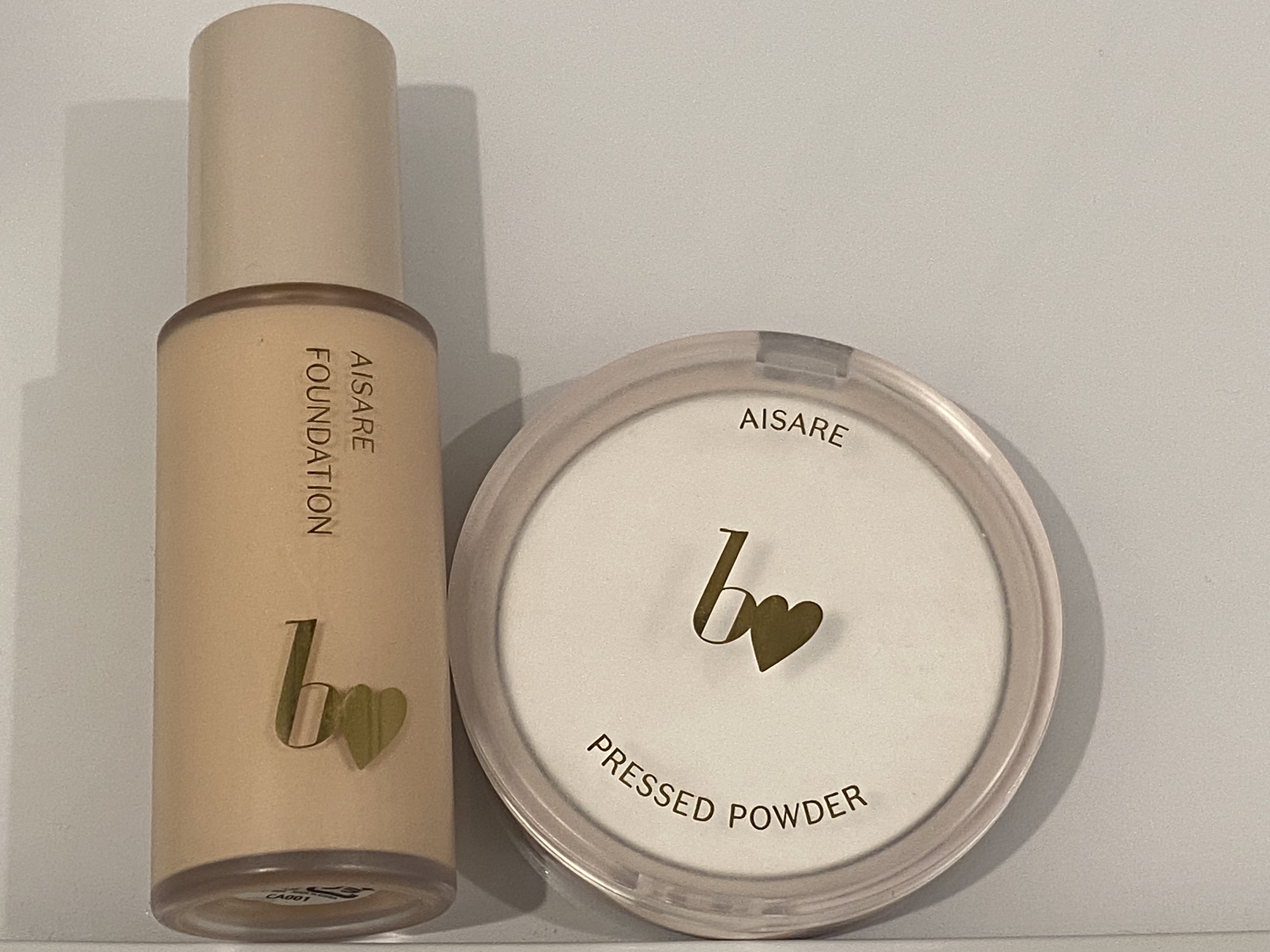 愛されファンデ 00 ホワイトベージュ/b idol/リキッドファンデーションを使ったクチコミ（1枚目）