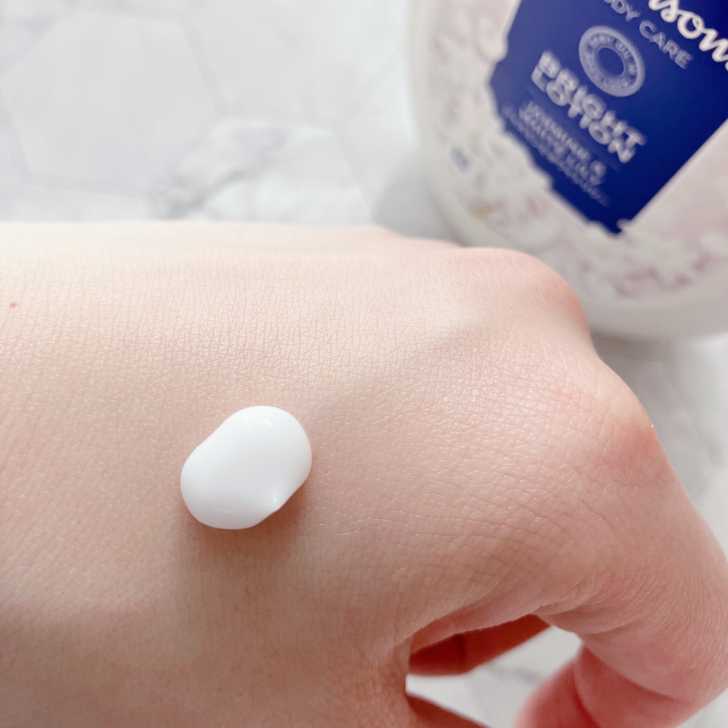 バイブラント ラディアンス　アロマミルク/ジョンソンボディケア/ボディミルクを使ったクチコミ（3枚目）