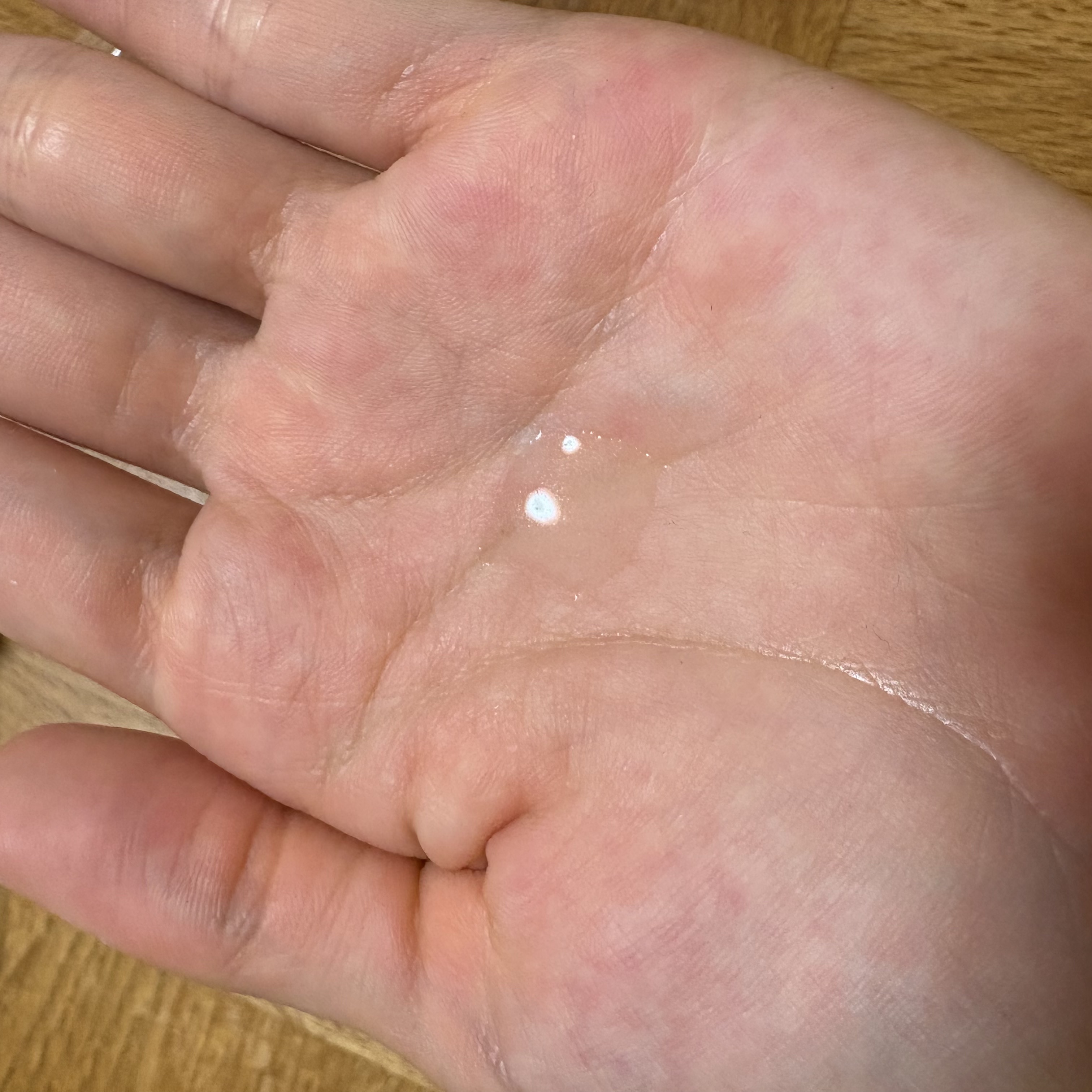 numbuzin 5番 白玉グルタチオンＣ美容液のクチコミ「ナンバーズイン5番美容液

とろとろの美容液が、肌に馴染んで、内側からうるうるになるのを実感で.....」（3枚目）