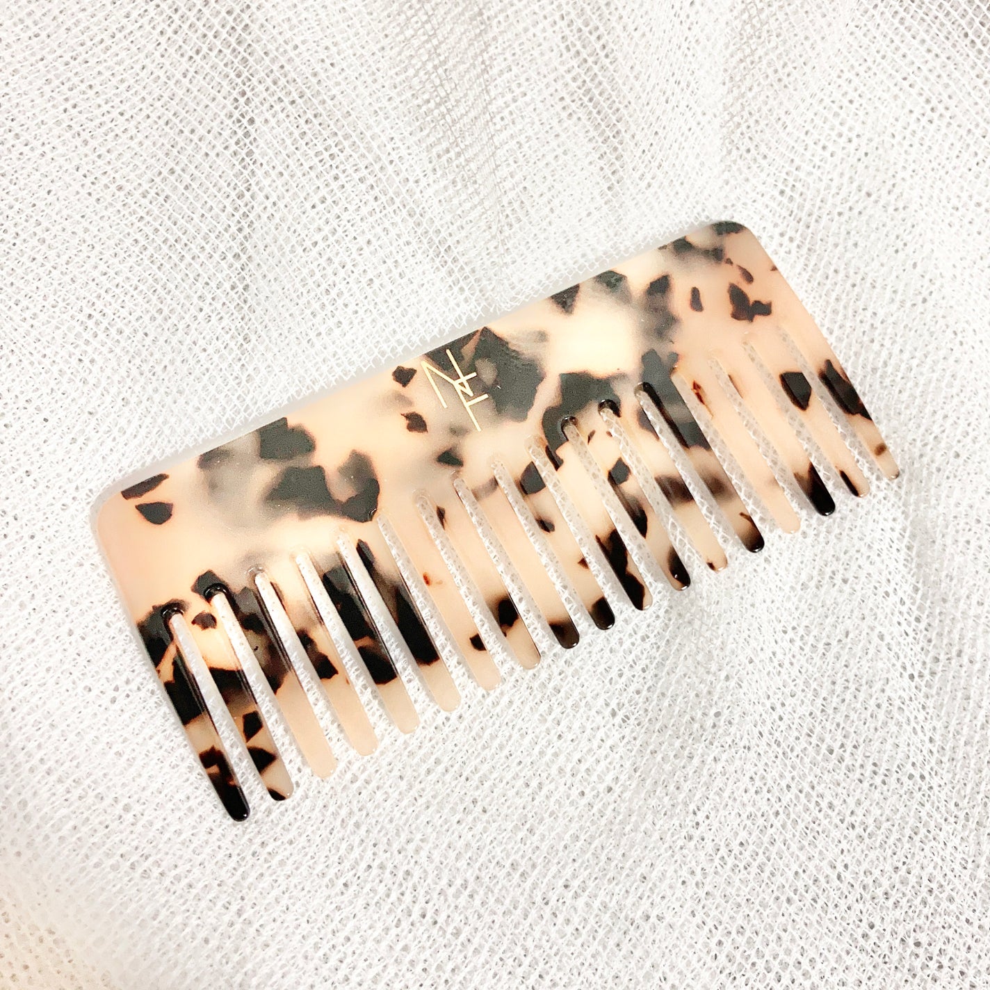 コスメモ on LIPS 「ナカモトフウフさんコラボのコーム♡レトロ可愛いデザインのアセテ..」(1枚目)